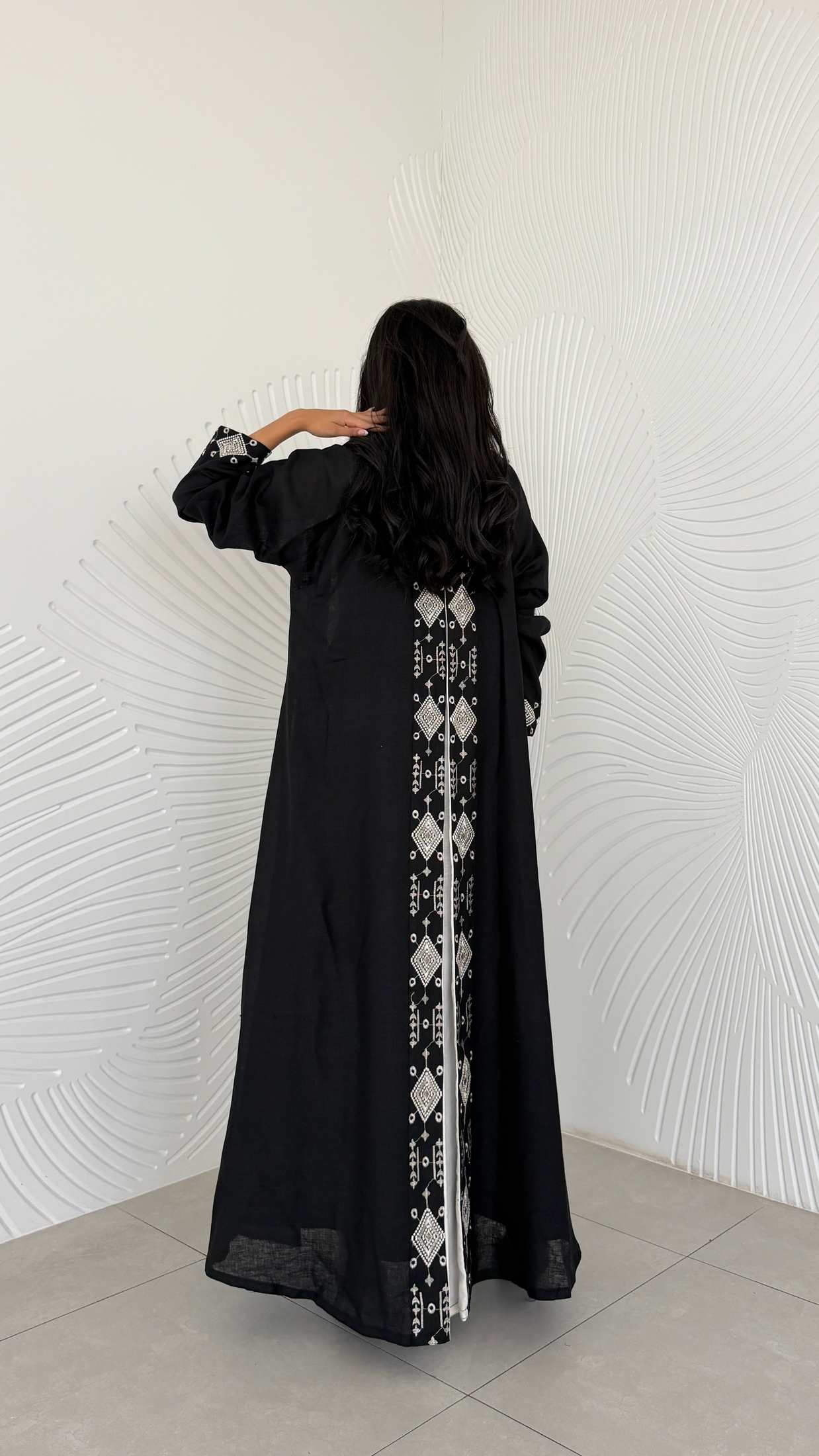 MWT1176 - عبايه لنن تطريز مع تدخيلة شانتون - Aya