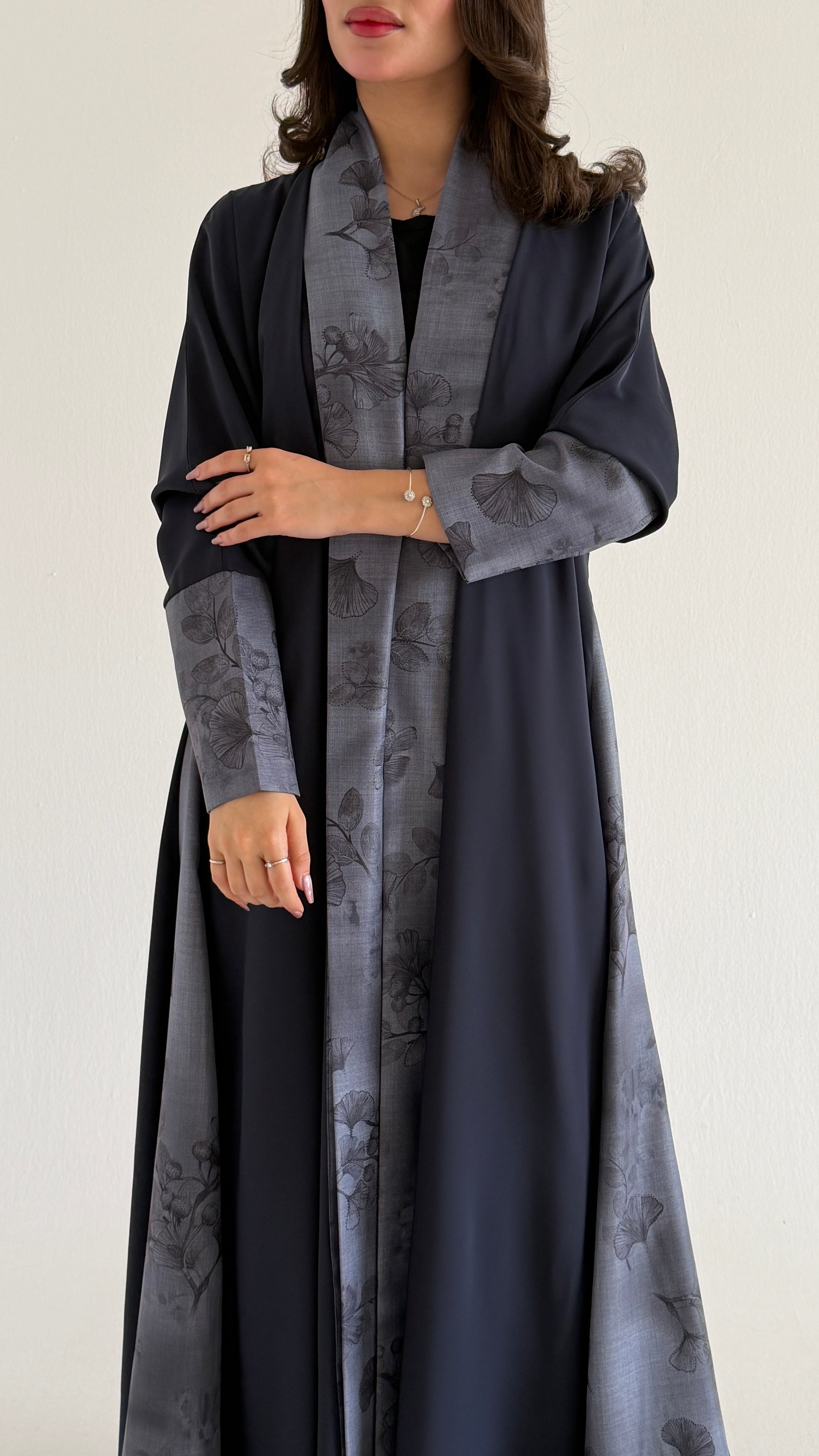 MW2112 - عباية كريب بقصة نص كلوش عصرية - Aya