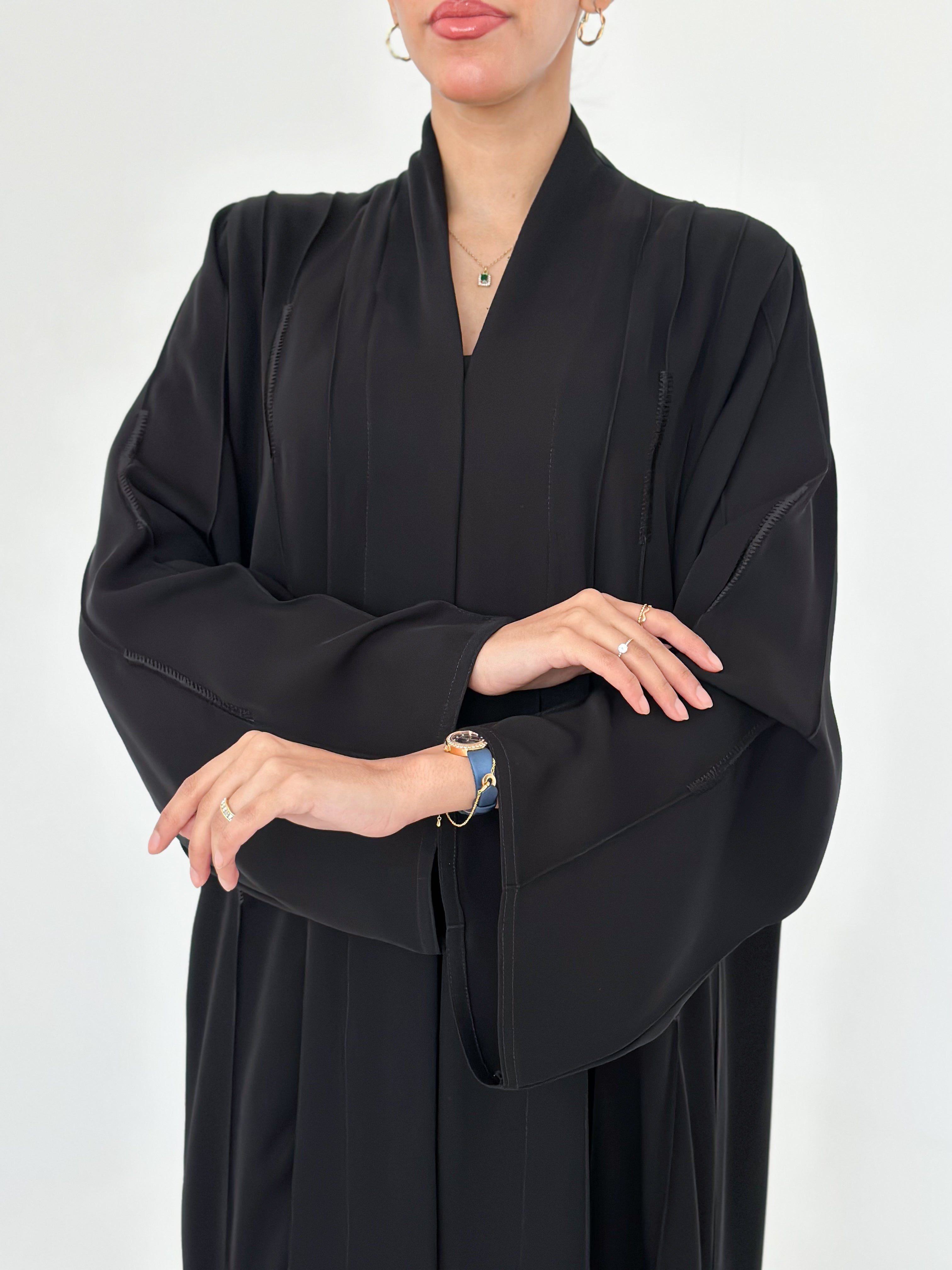 MW645 - Light Crepe Standing with Jacquard Half-Cloche