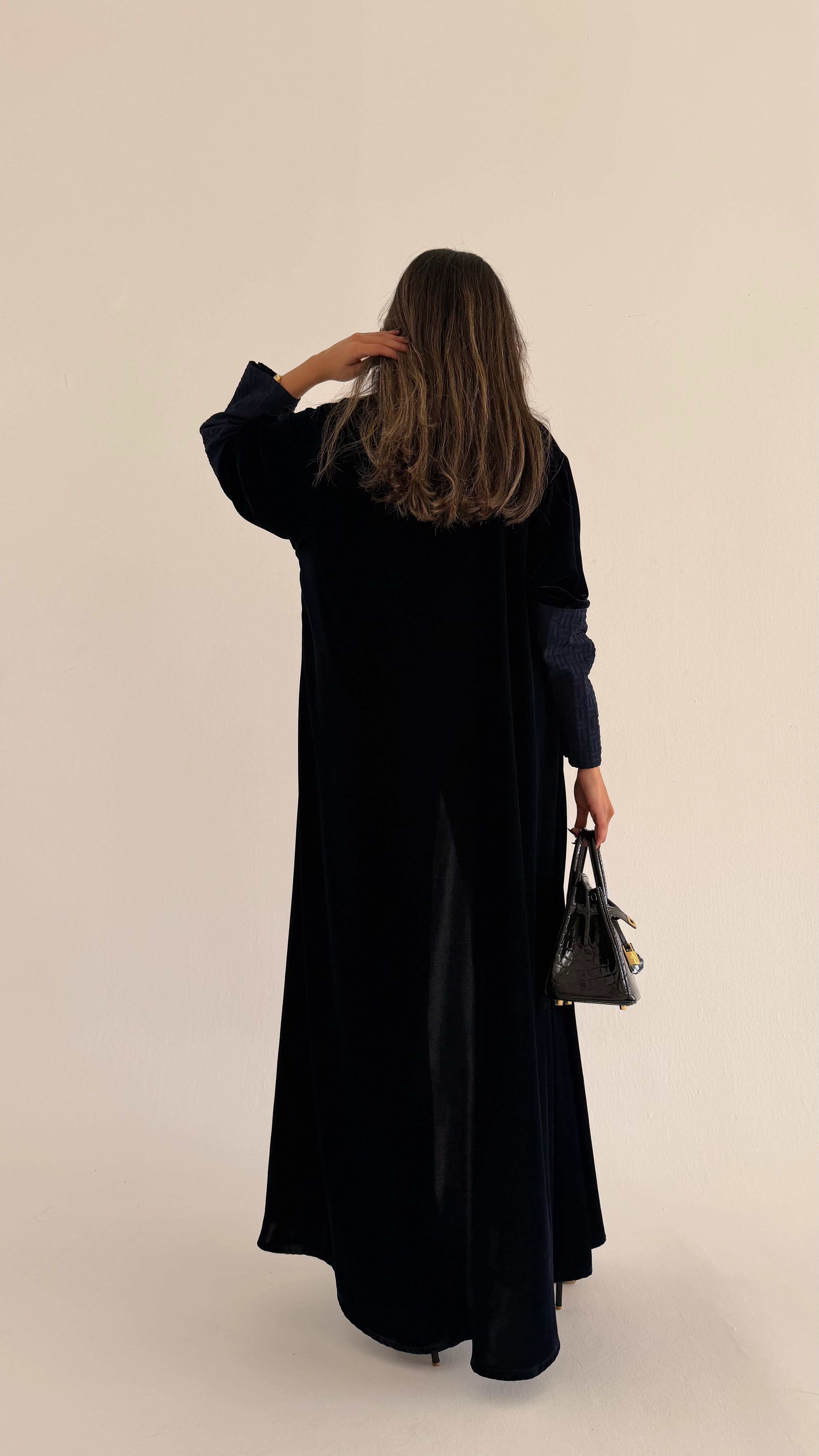 MW645 - Light Crepe Standing with Jacquard Half-Cloche