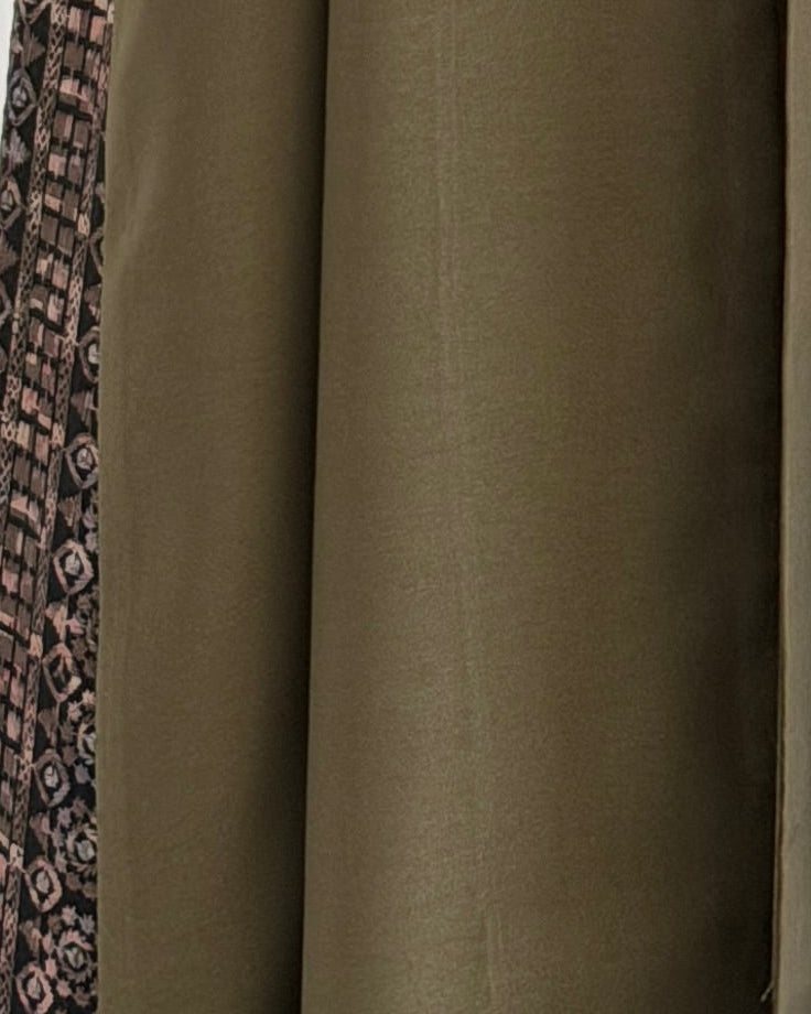 MWT798 - عبايه كريب مع تدخيله بالأكمام والجنب - Aya