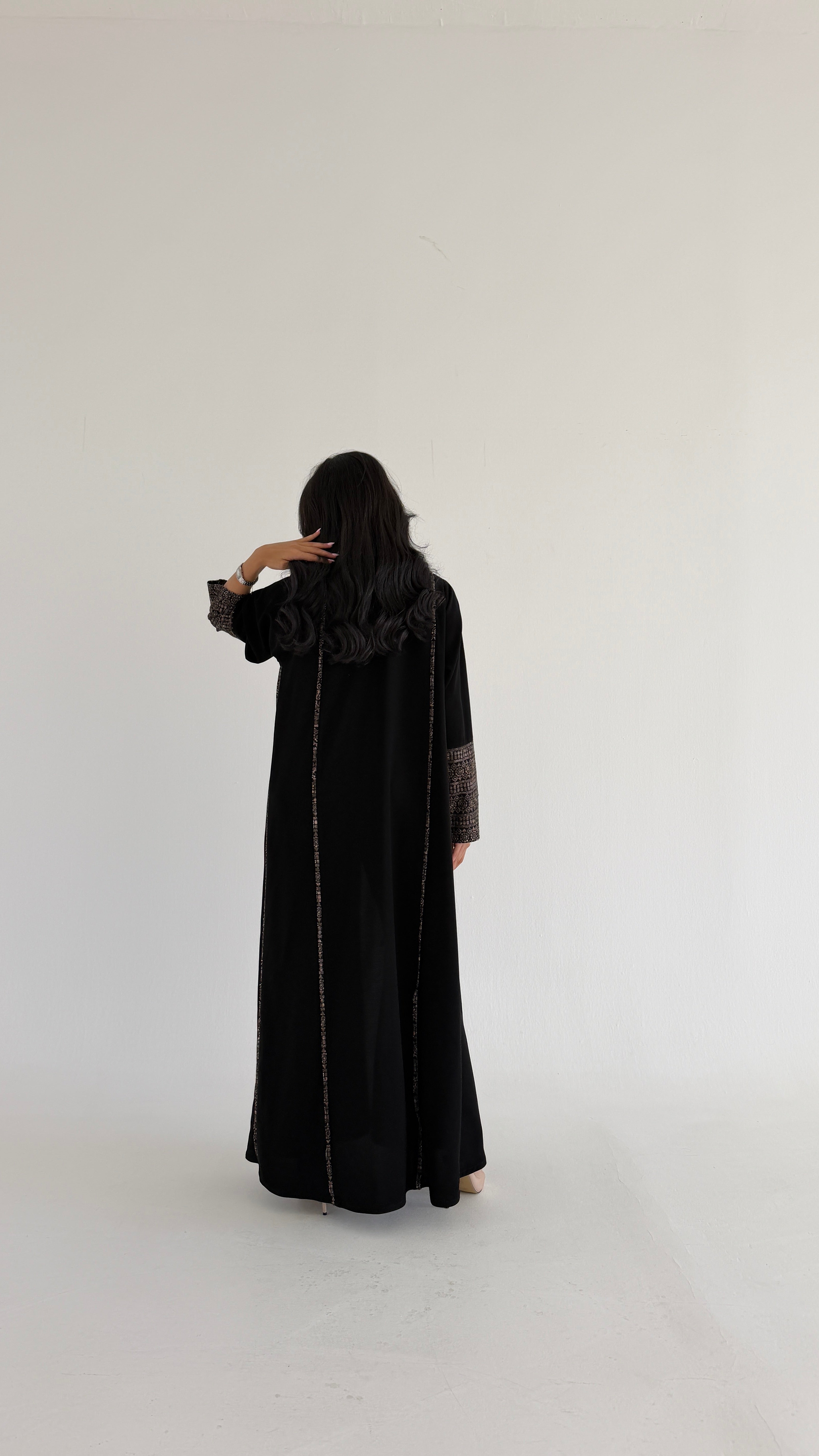 MWT796 - عبايه كريب مع تطريز - Aya