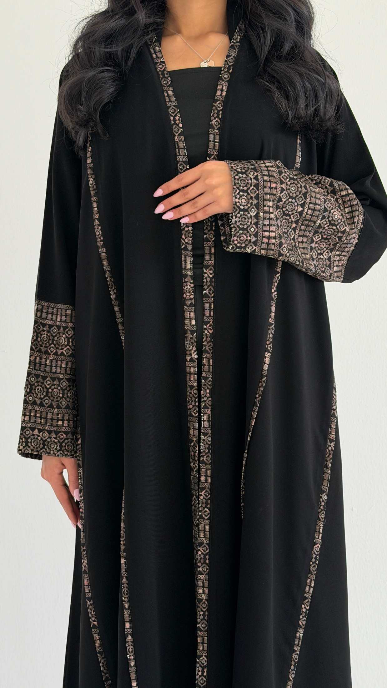 MWT796 - عبايه كريب مع تطريز - Aya