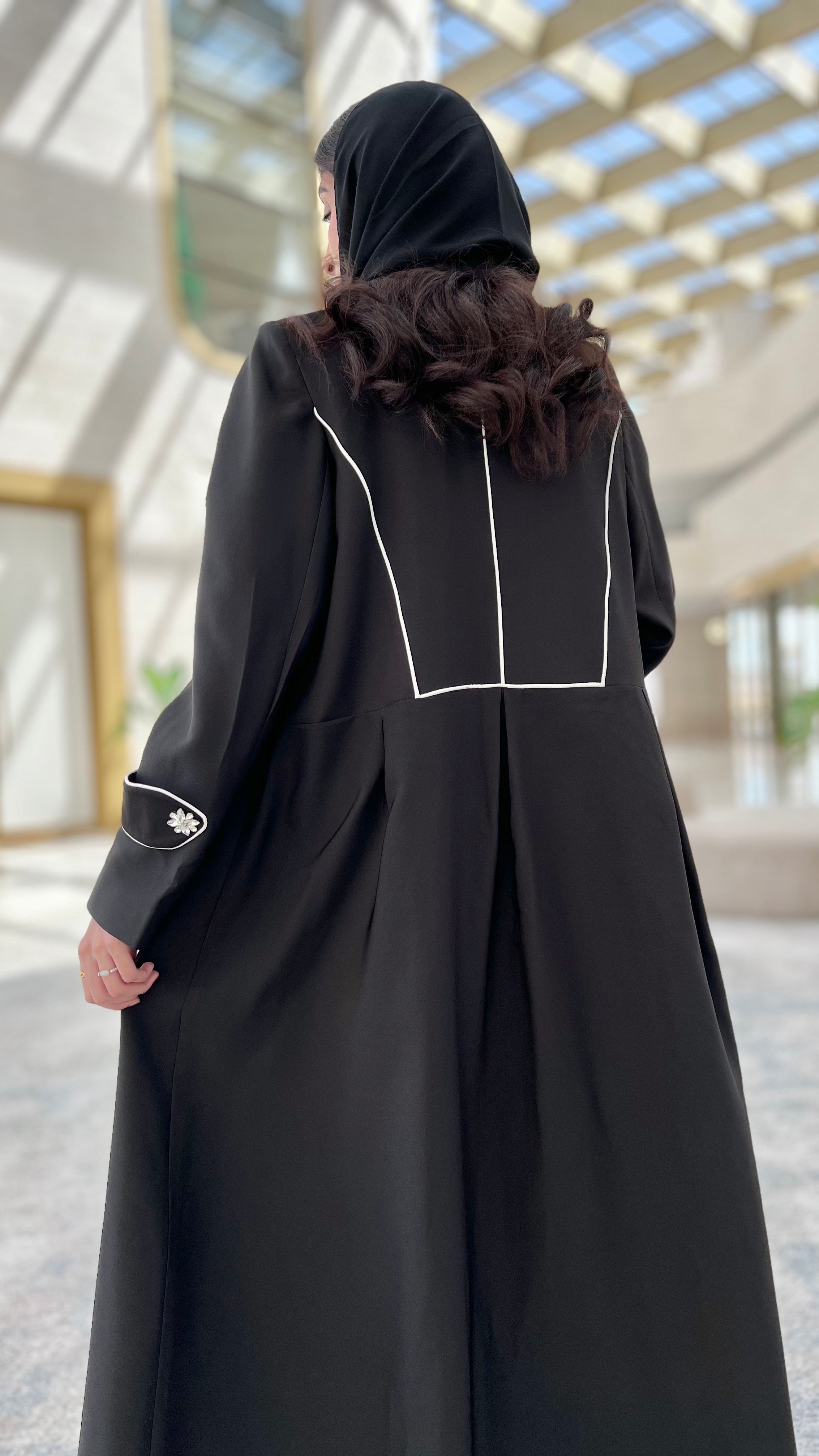 MW1722 - عباية بليزر بقصة نص كلوش - Aya