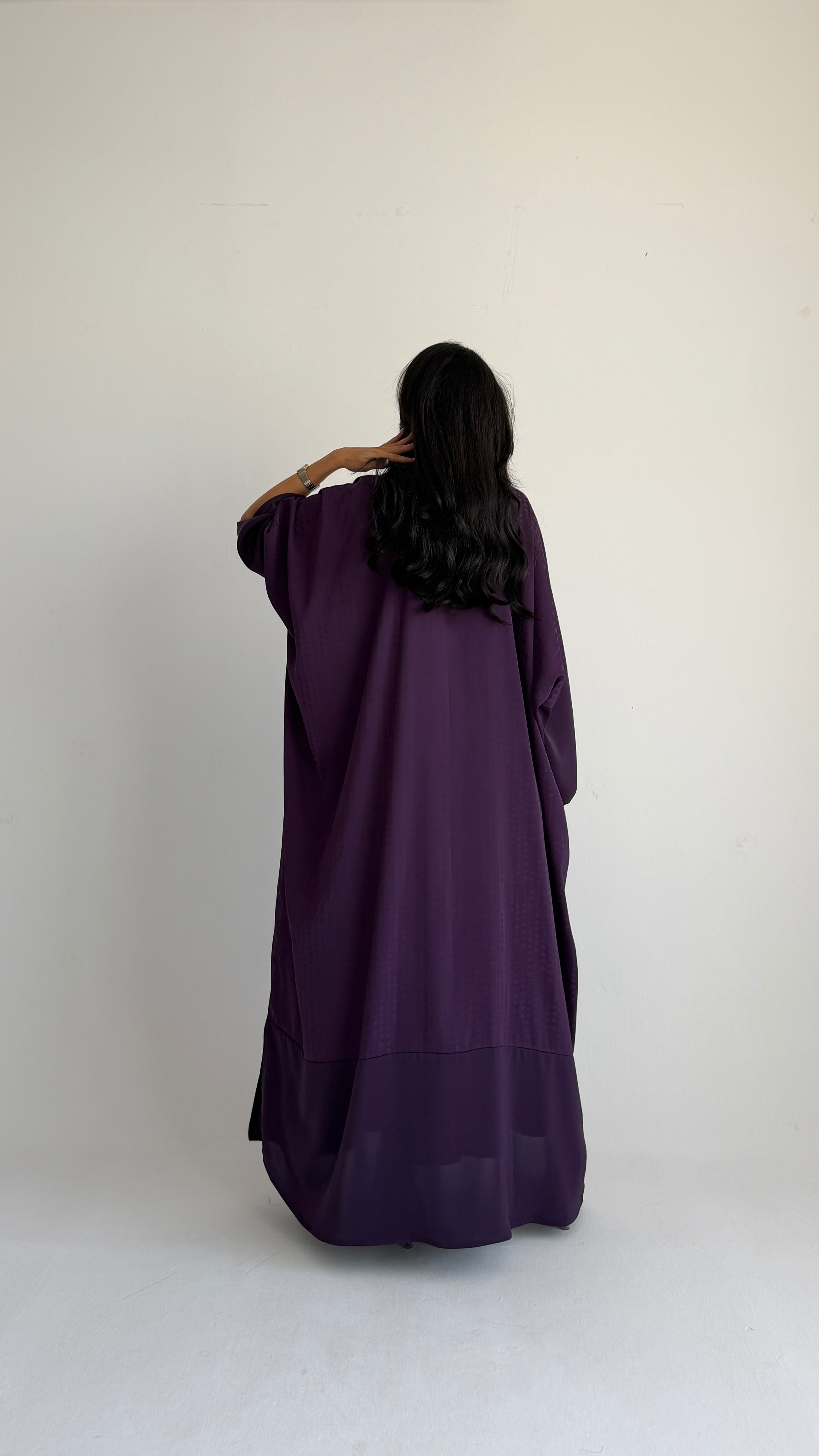 MWT1193 - عباية مخططه مع تدخيلة  بالاكمام - Aya
