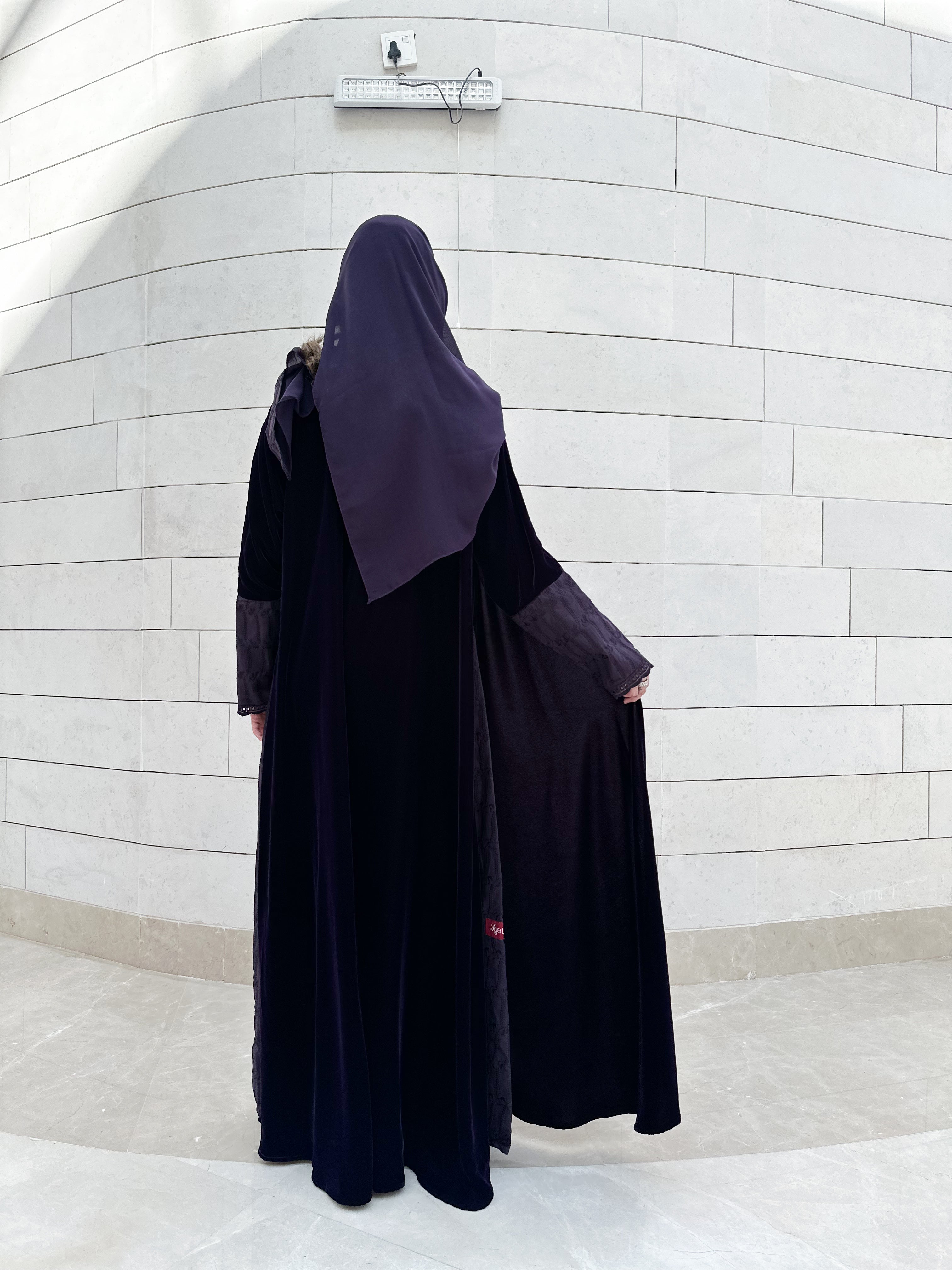 MWT721 - عباية ركامة مع مخمل - Aya