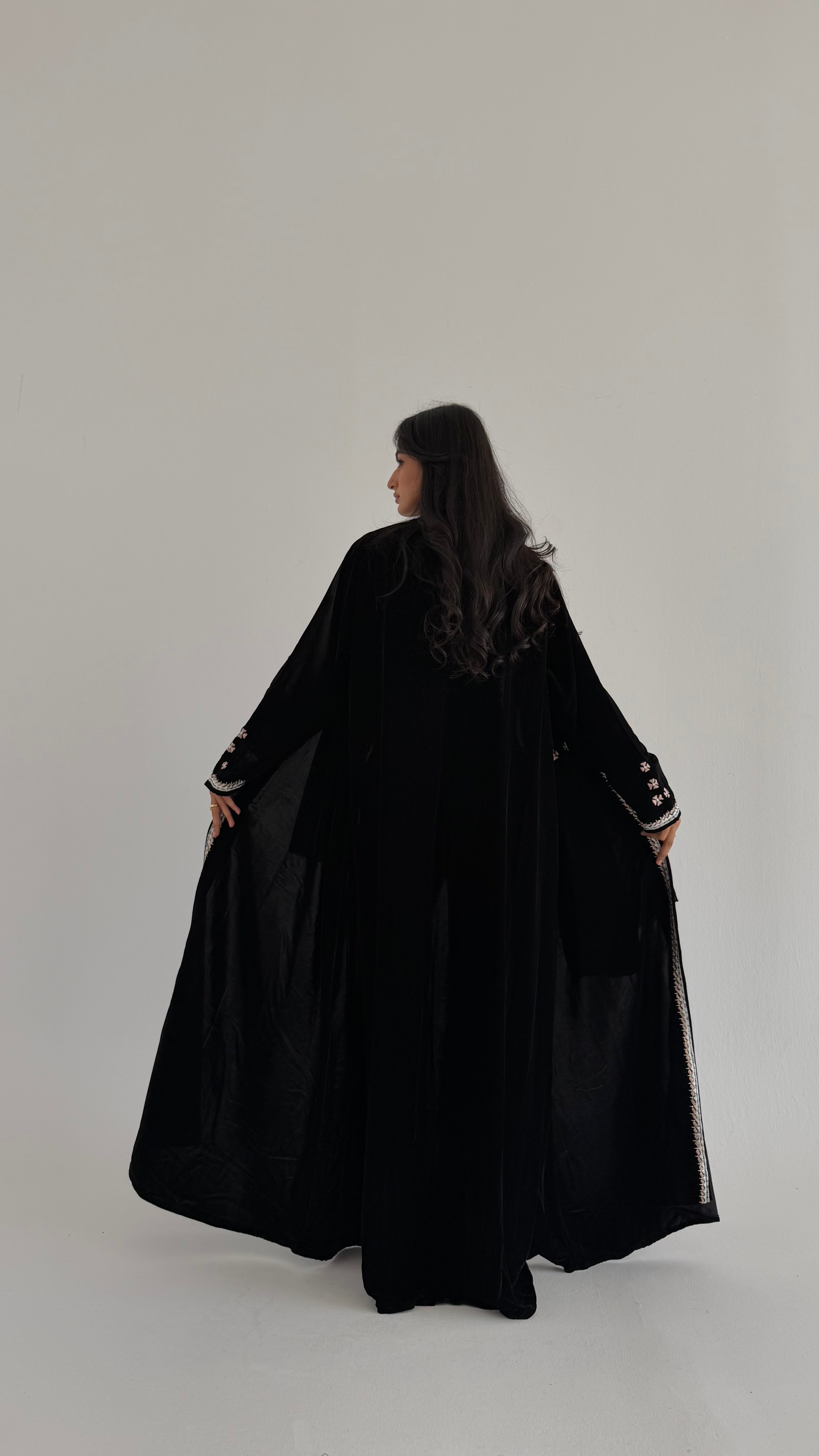 MW645 - Light Crepe Standing with Jacquard Half-Cloche