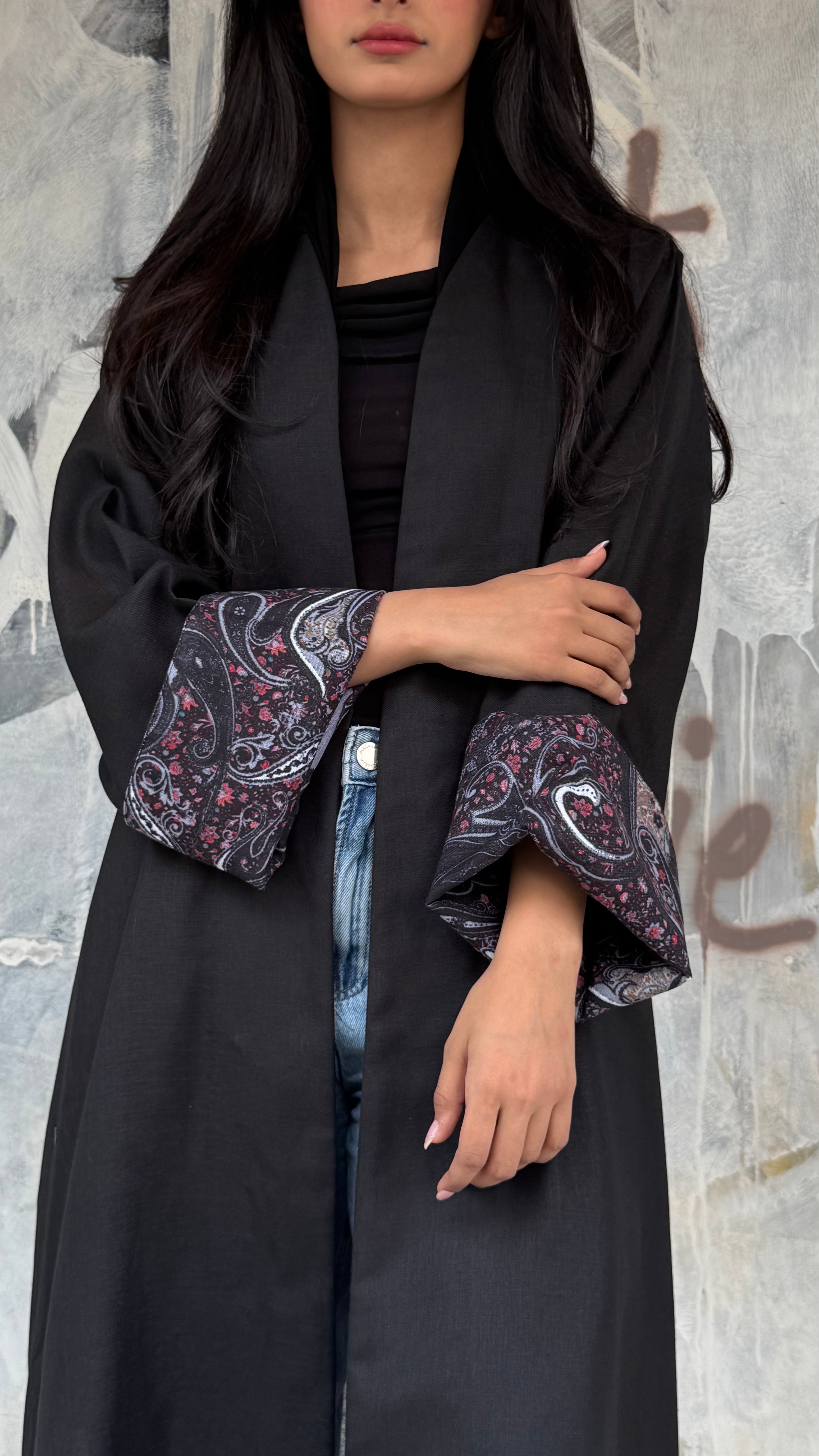 MW645 - Light Crepe Standing with Jacquard Half-Cloche