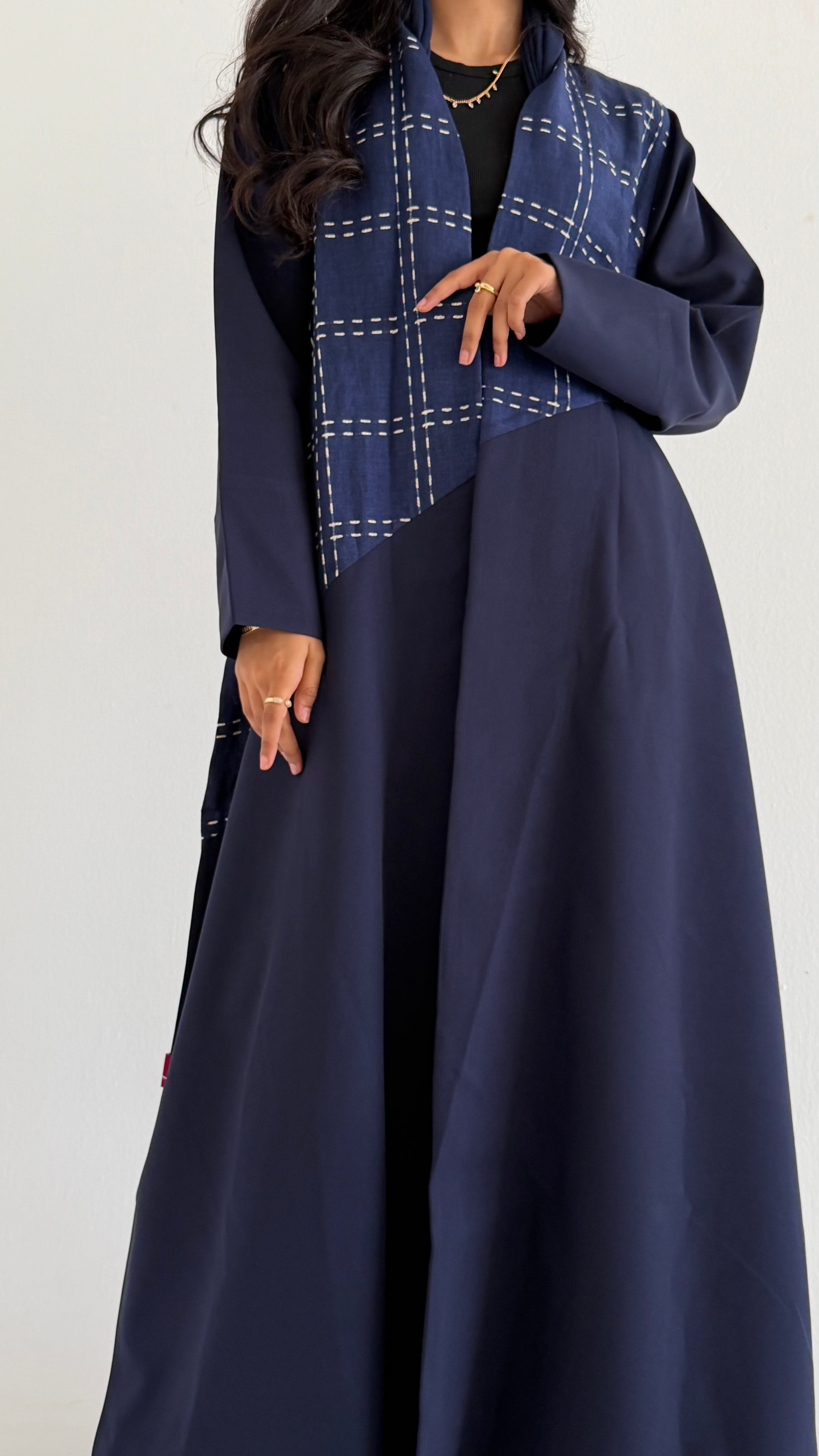 MW645 - Light Crepe Standing with Jacquard Half-Cloche