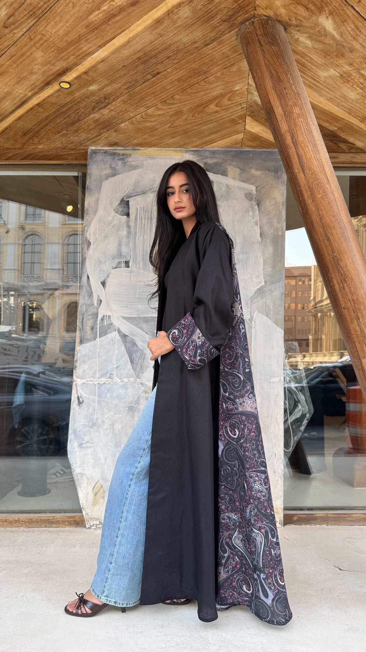 MWT375 - عباية اسود مع تدخيلة من الخلف - Aya