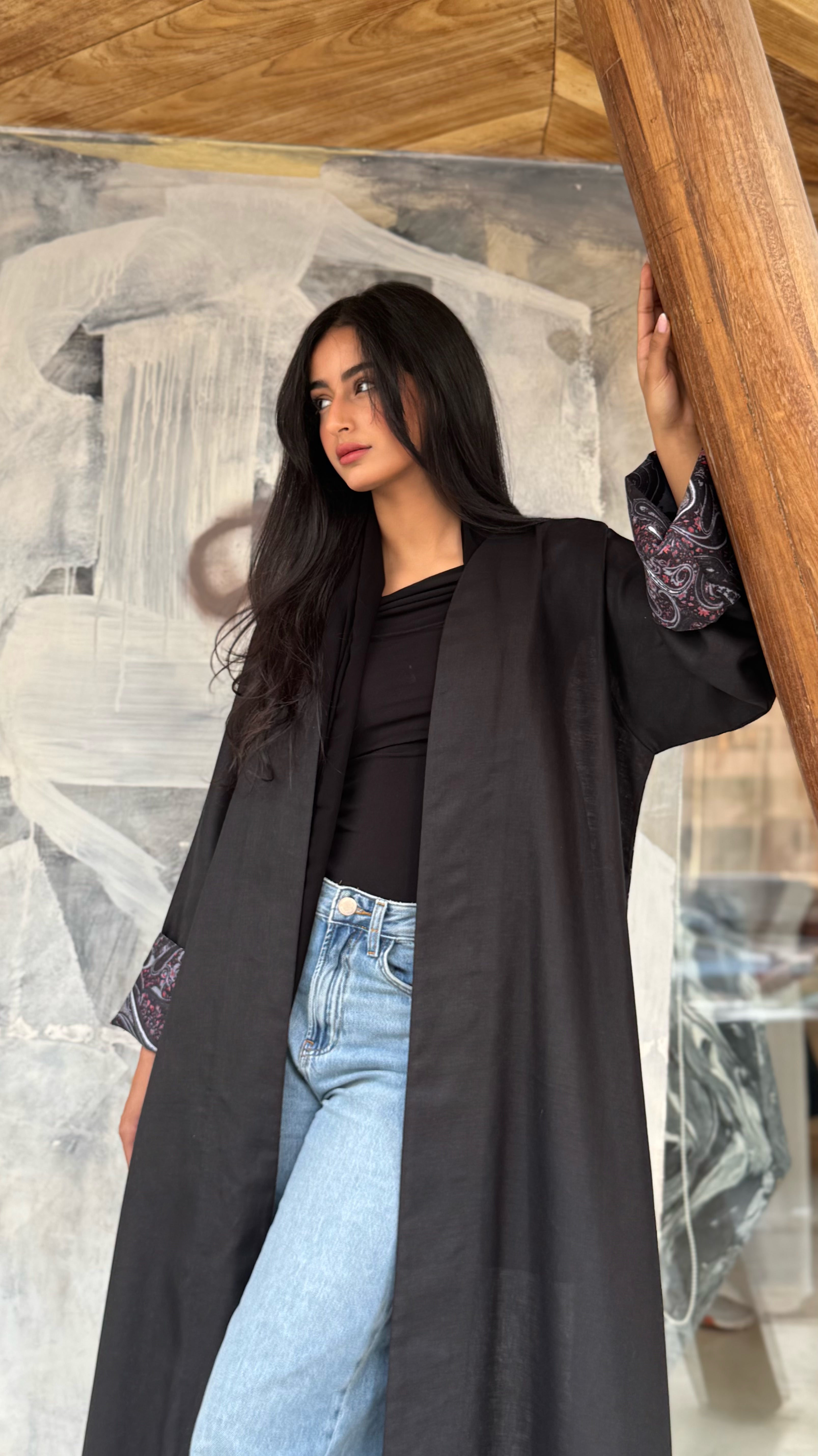 MW645 - Light Crepe Standing with Jacquard Half-Cloche