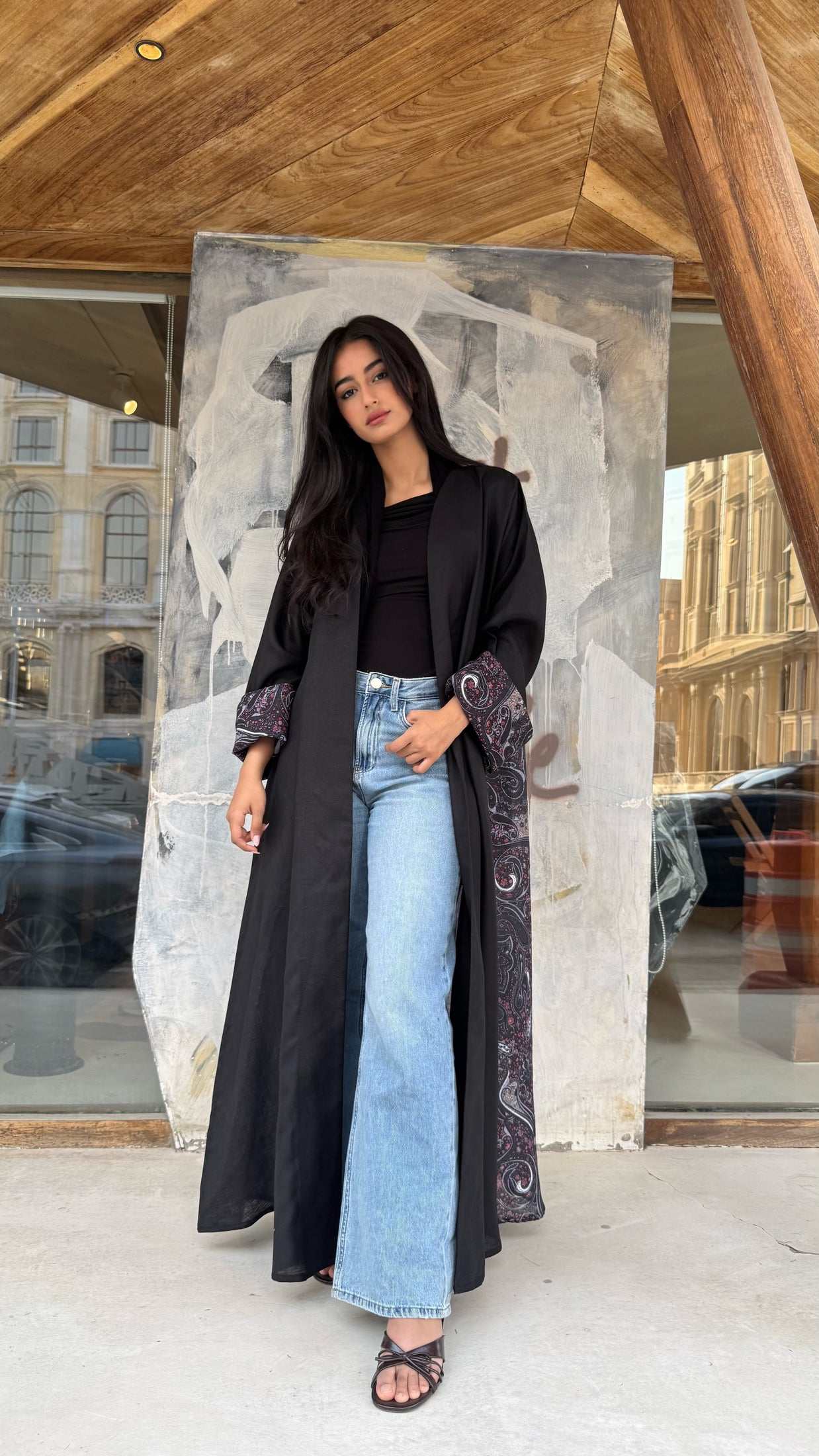 MWT375 - عباية اسود مع تدخيلة من الخلف - Aya