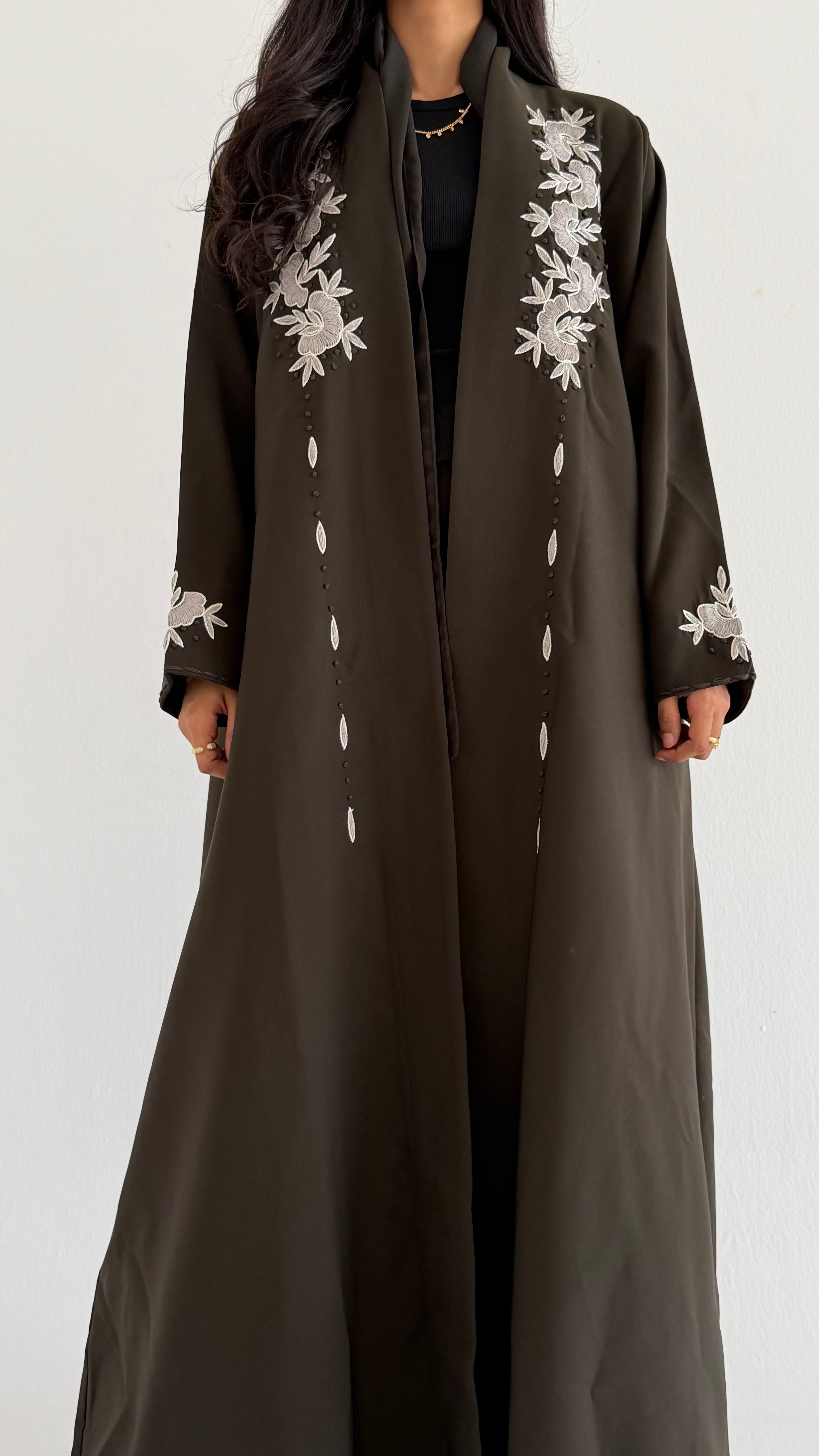 MW645 - Light Crepe Standing with Jacquard Half-Cloche