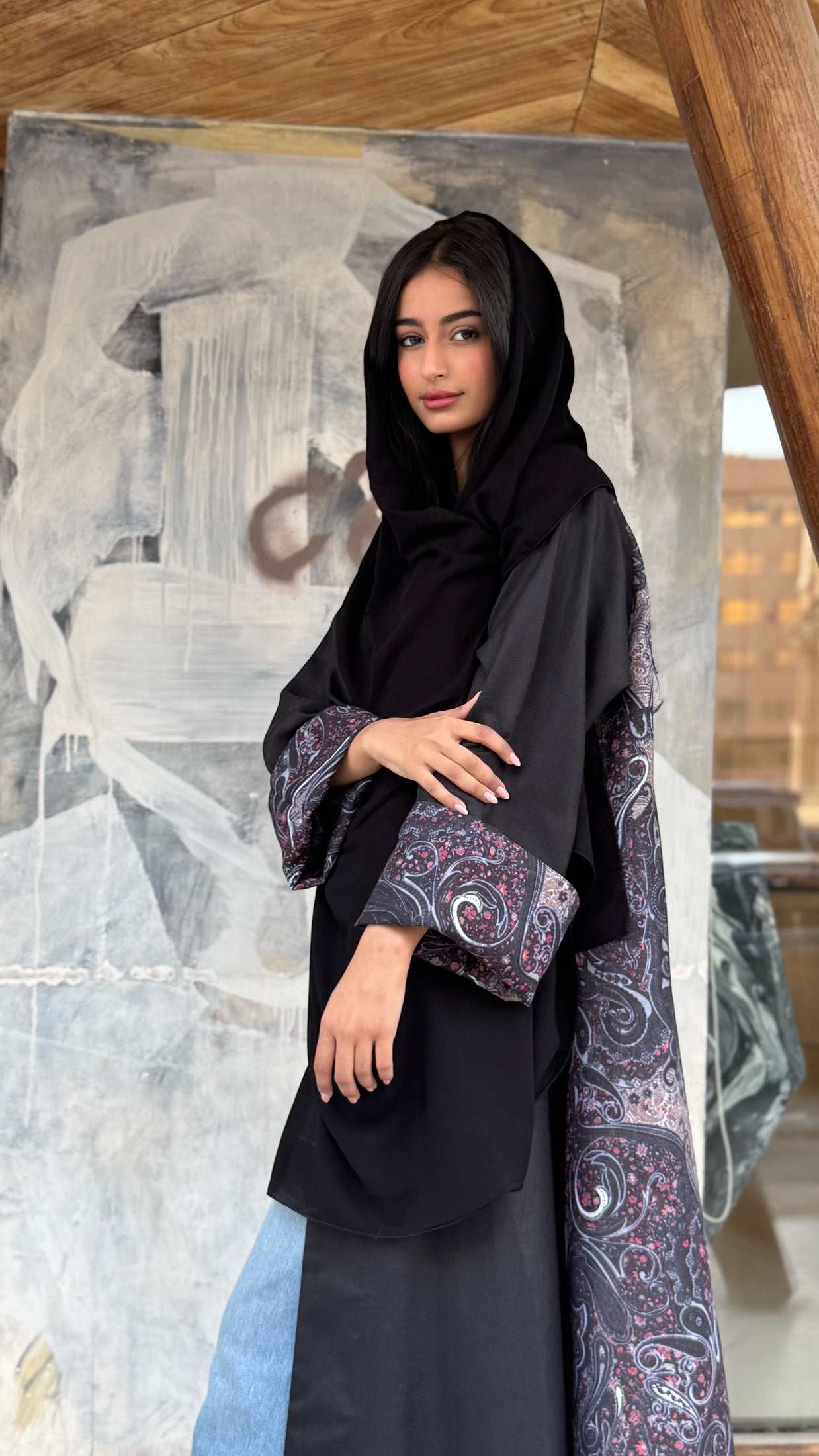 MWT375 - عباية اسود مع تدخيلة من الخلف - Aya