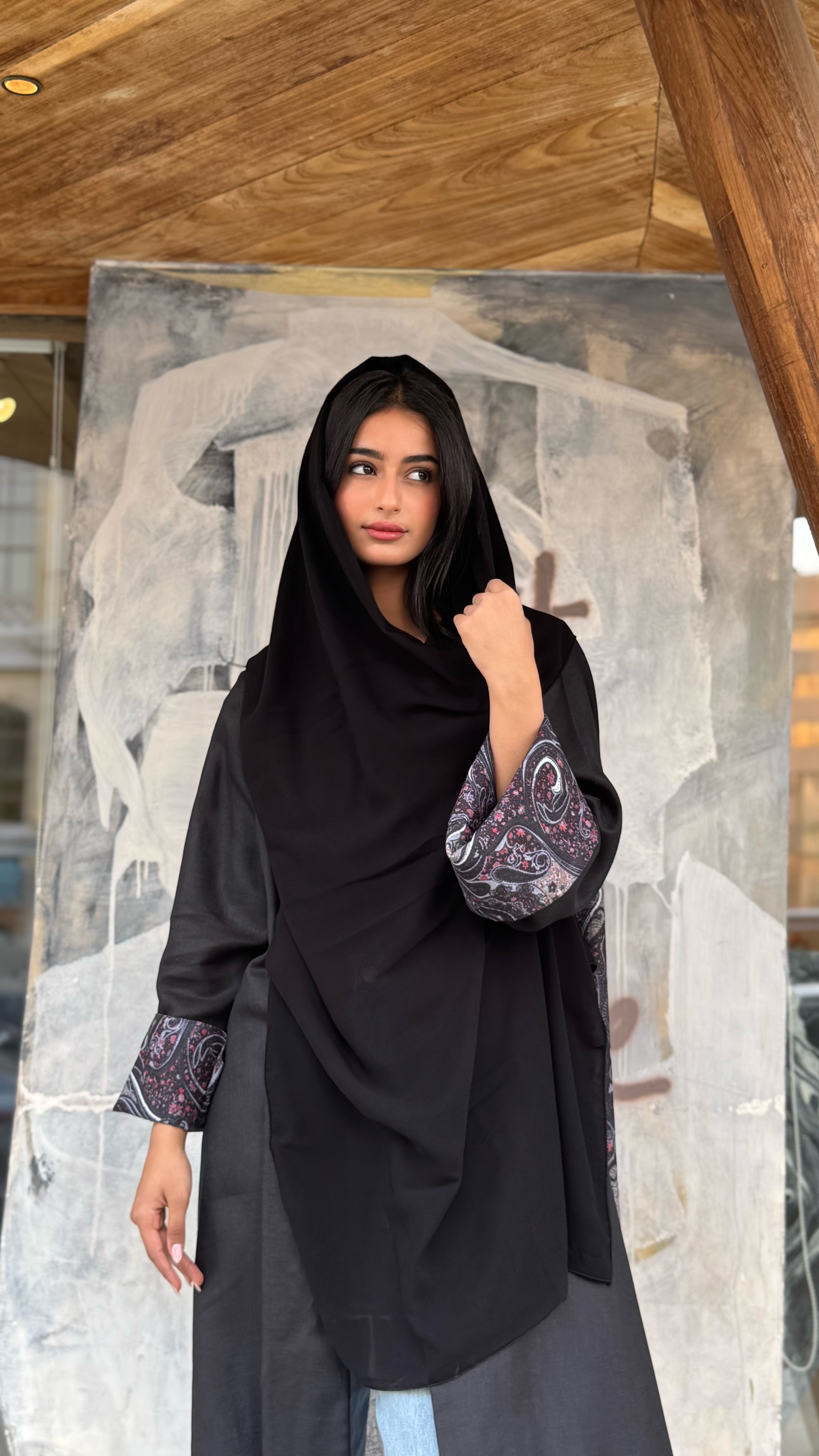 MW645 - Light Crepe Standing with Jacquard Half-Cloche