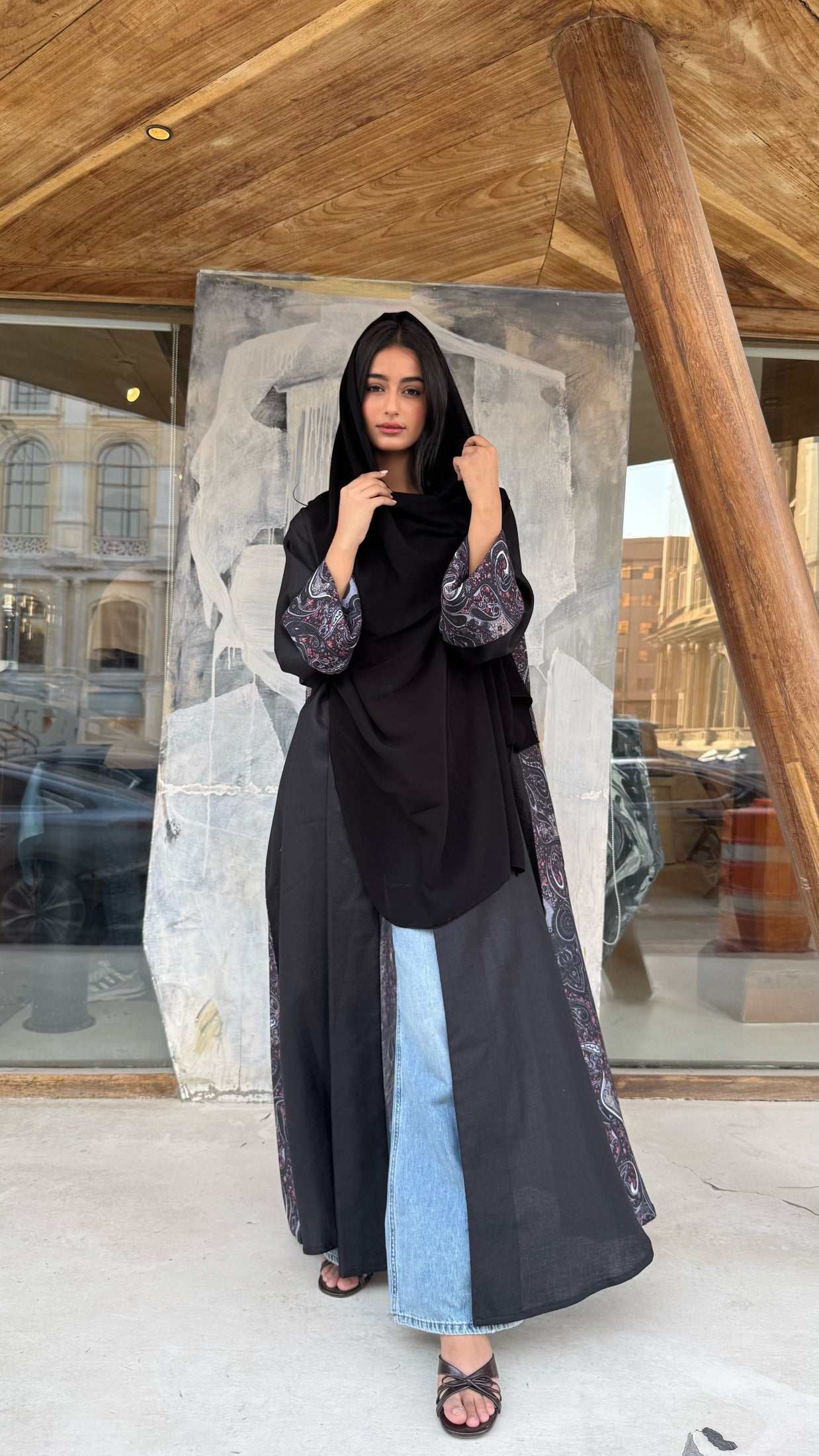 MWT375 - عباية اسود مع تدخيلة من الخلف - Aya