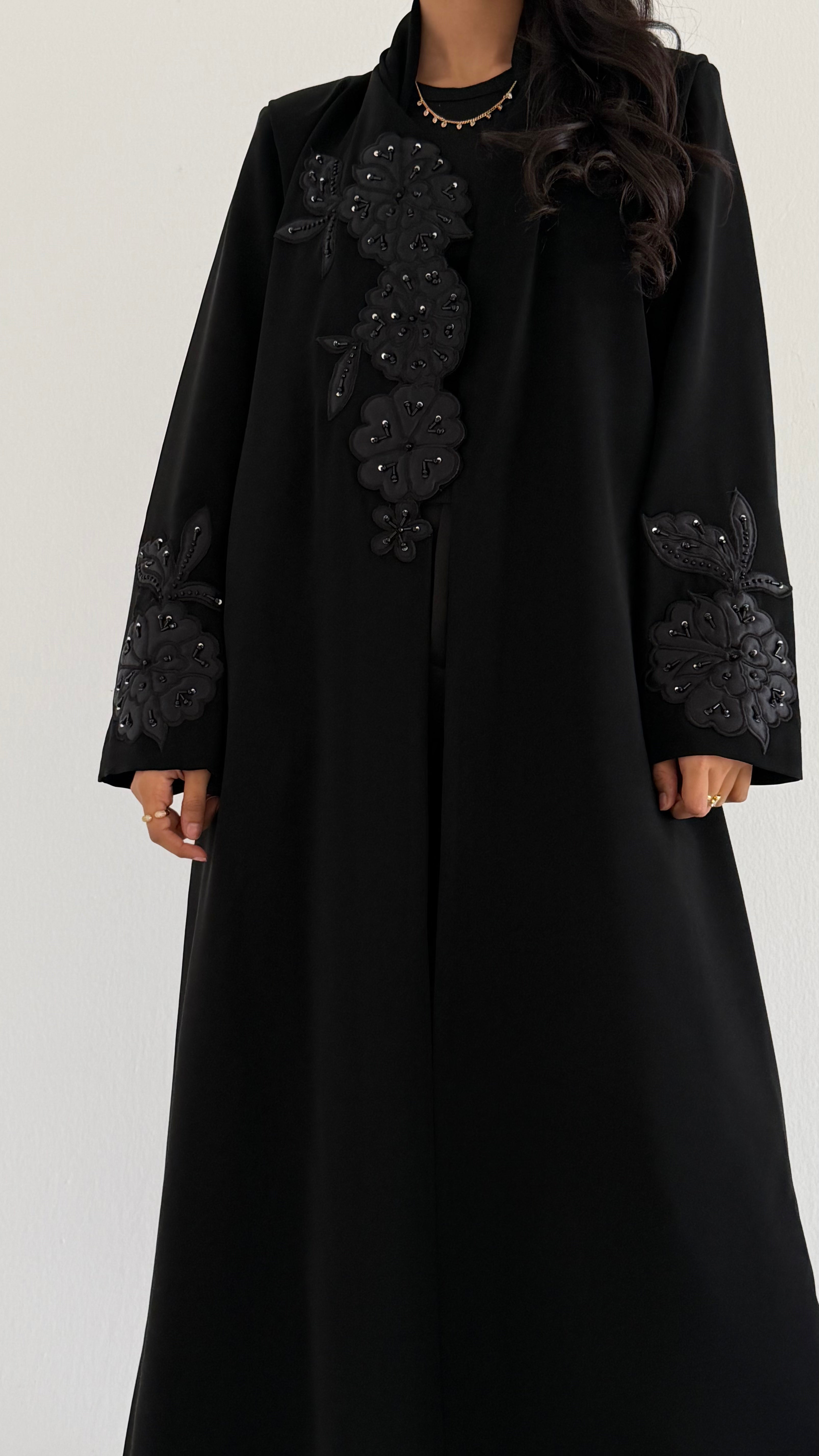 MW645 - Light Crepe Standing with Jacquard Half-Cloche