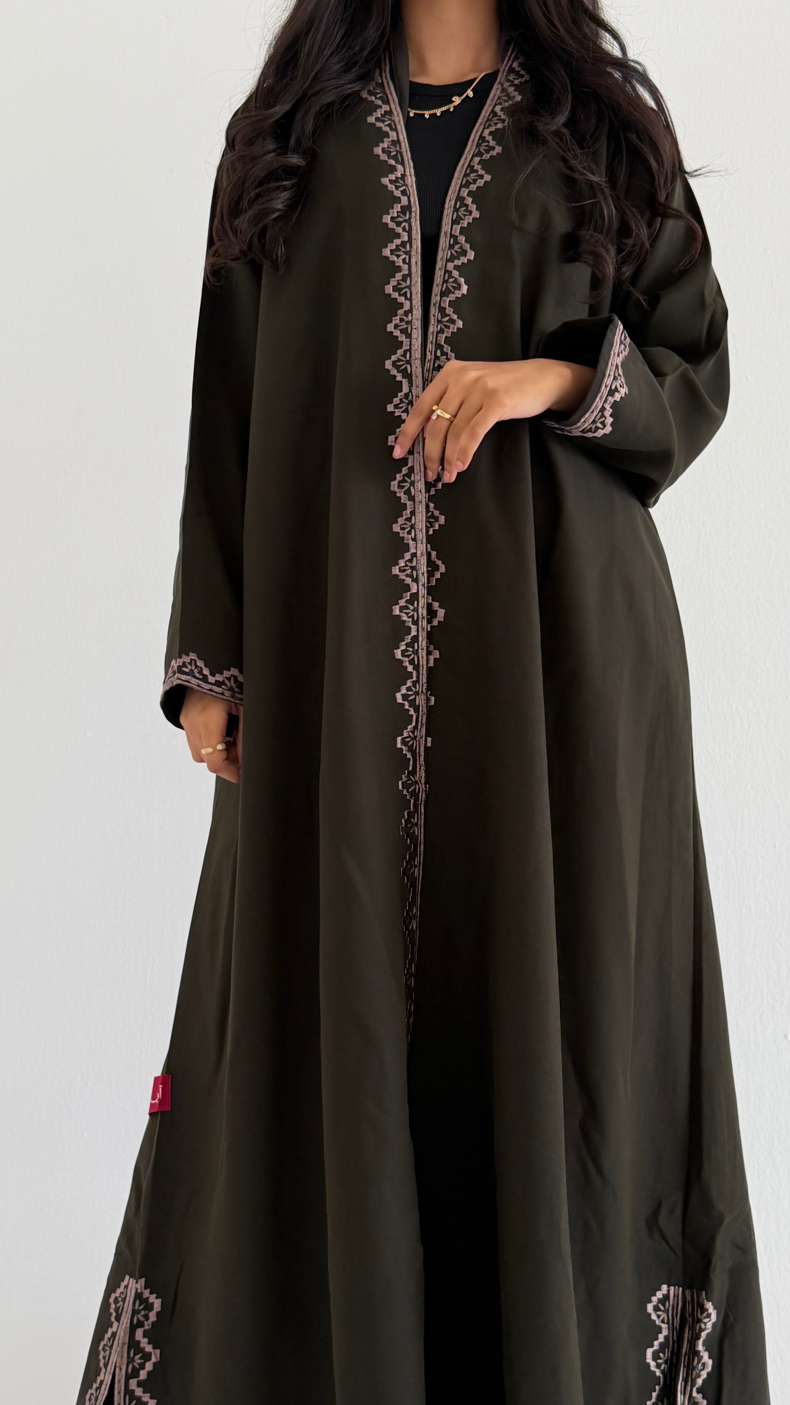 MWT683 - عباية زيتي تطريز