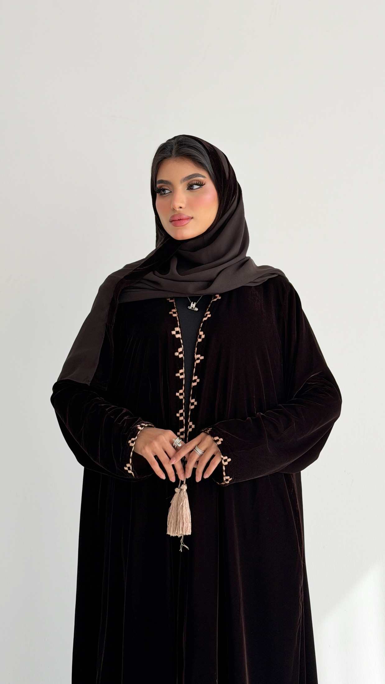 MWT867 - عباية مخمل تطريز - Aya