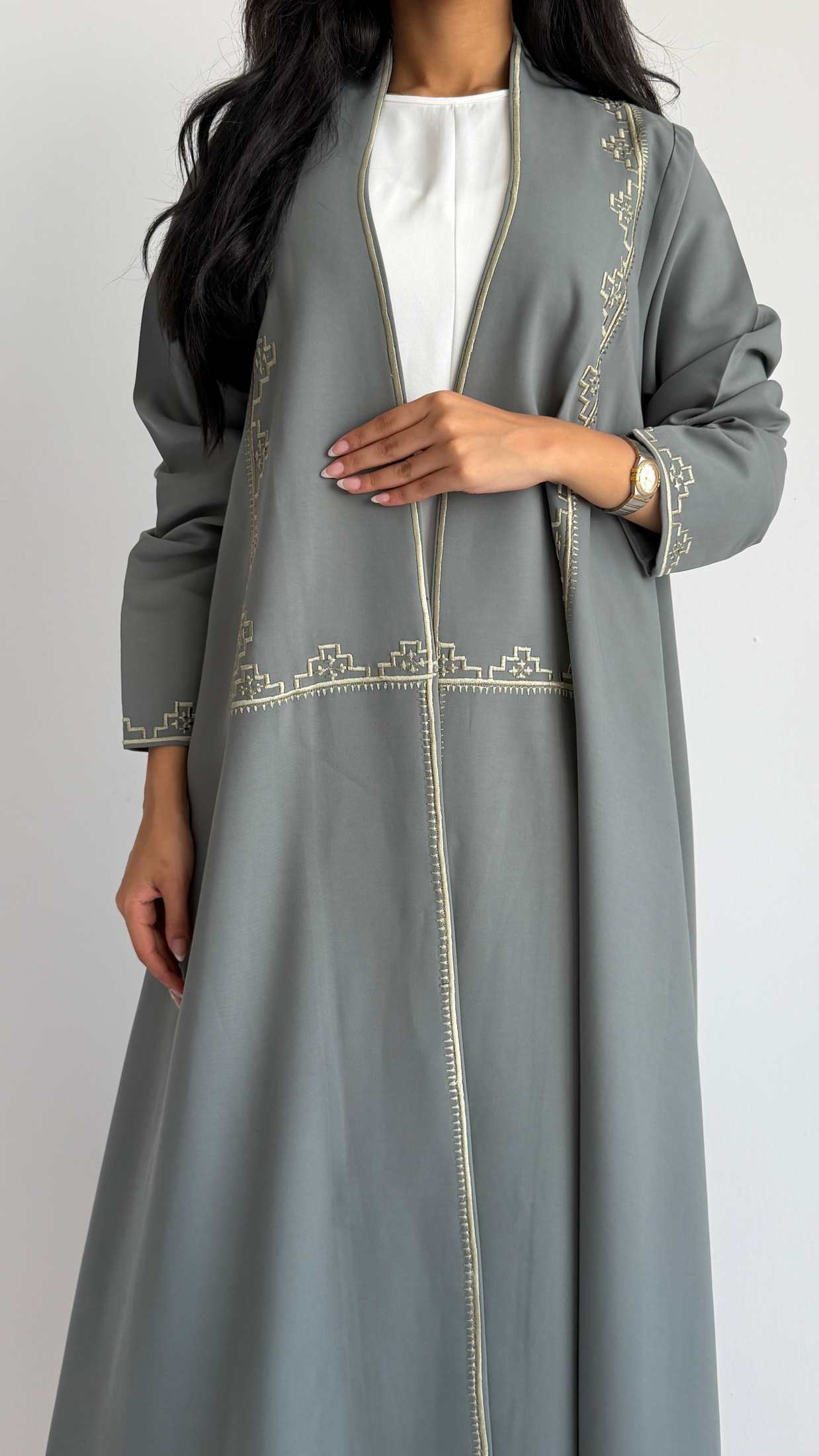 MWT4253 -  عباية كريب الشرقيه بتطريز هندسي زيتي فاتح - Aya