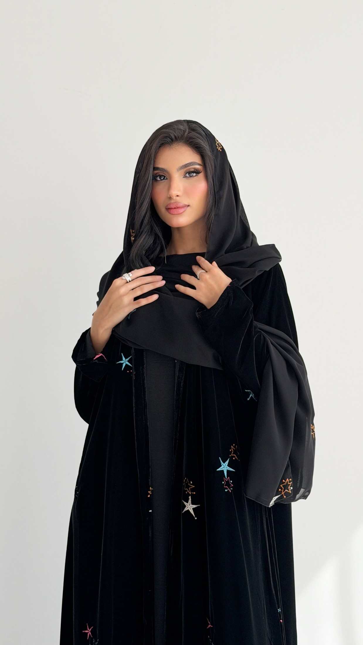 MWT845 - عباية مخمل تطريز نجمات - Aya
