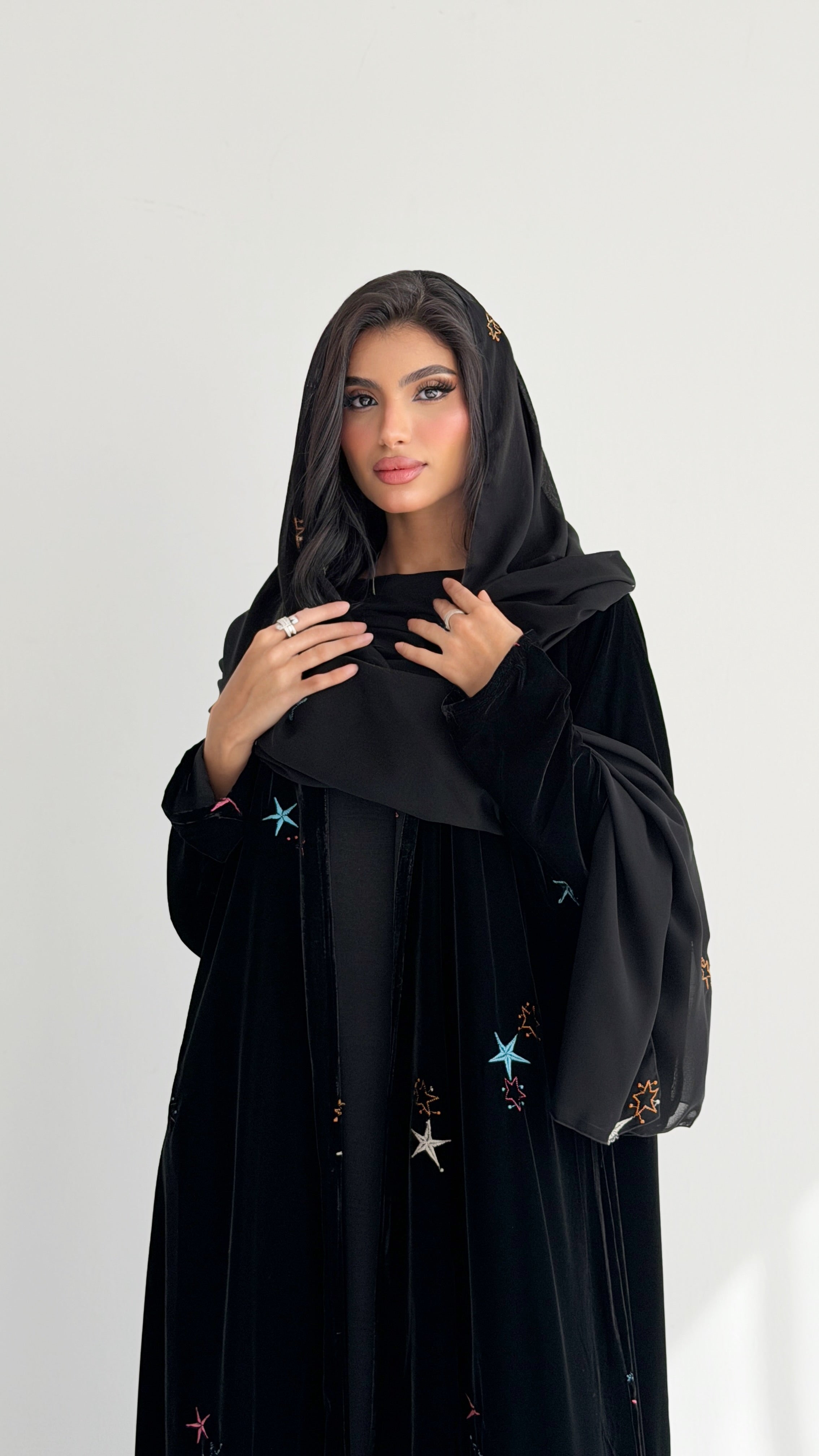 MWT845 - عباية مخمل تطريز نجمات - Aya