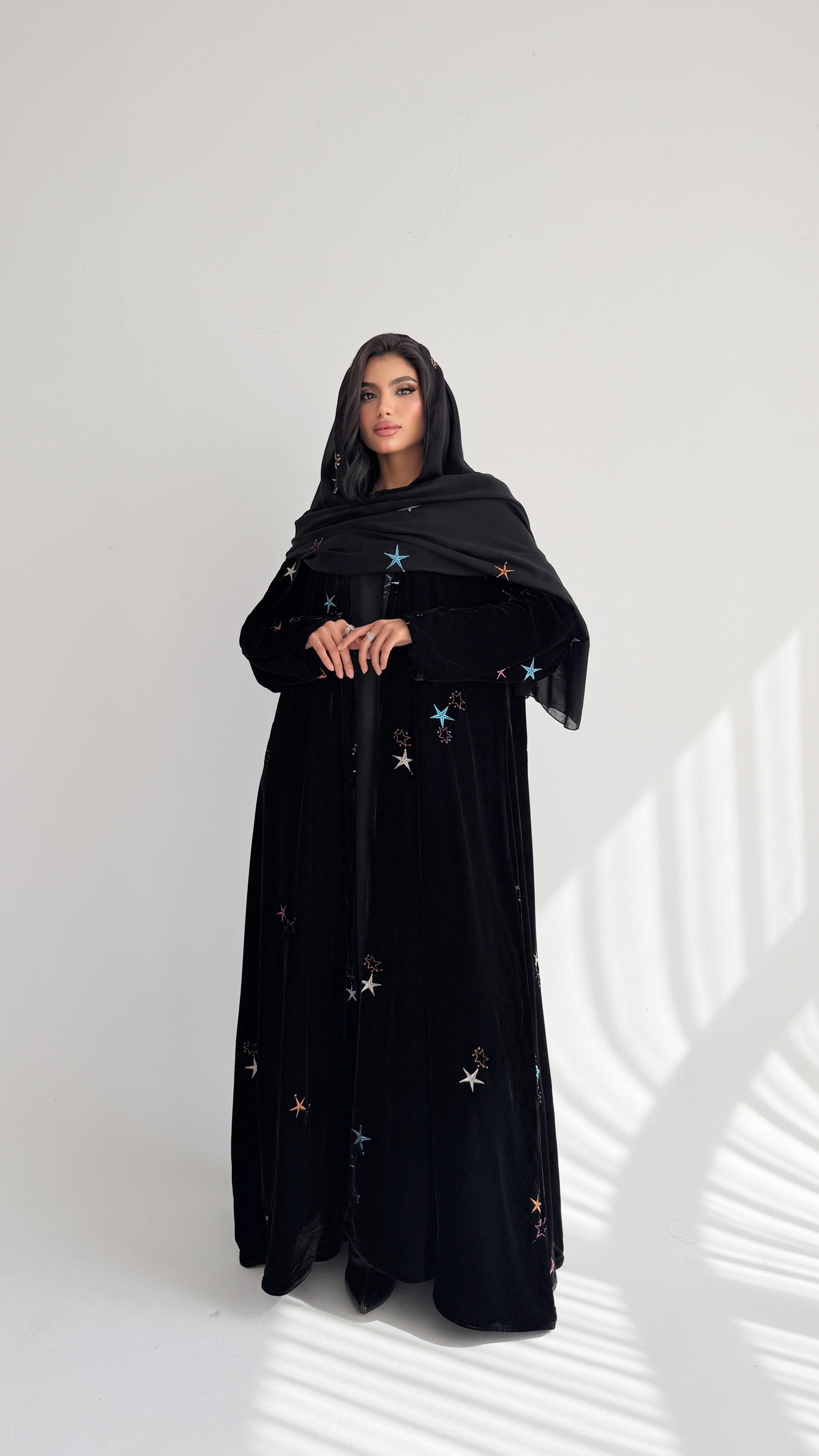 MWT845 - عباية مخمل تطريز نجمات - Aya