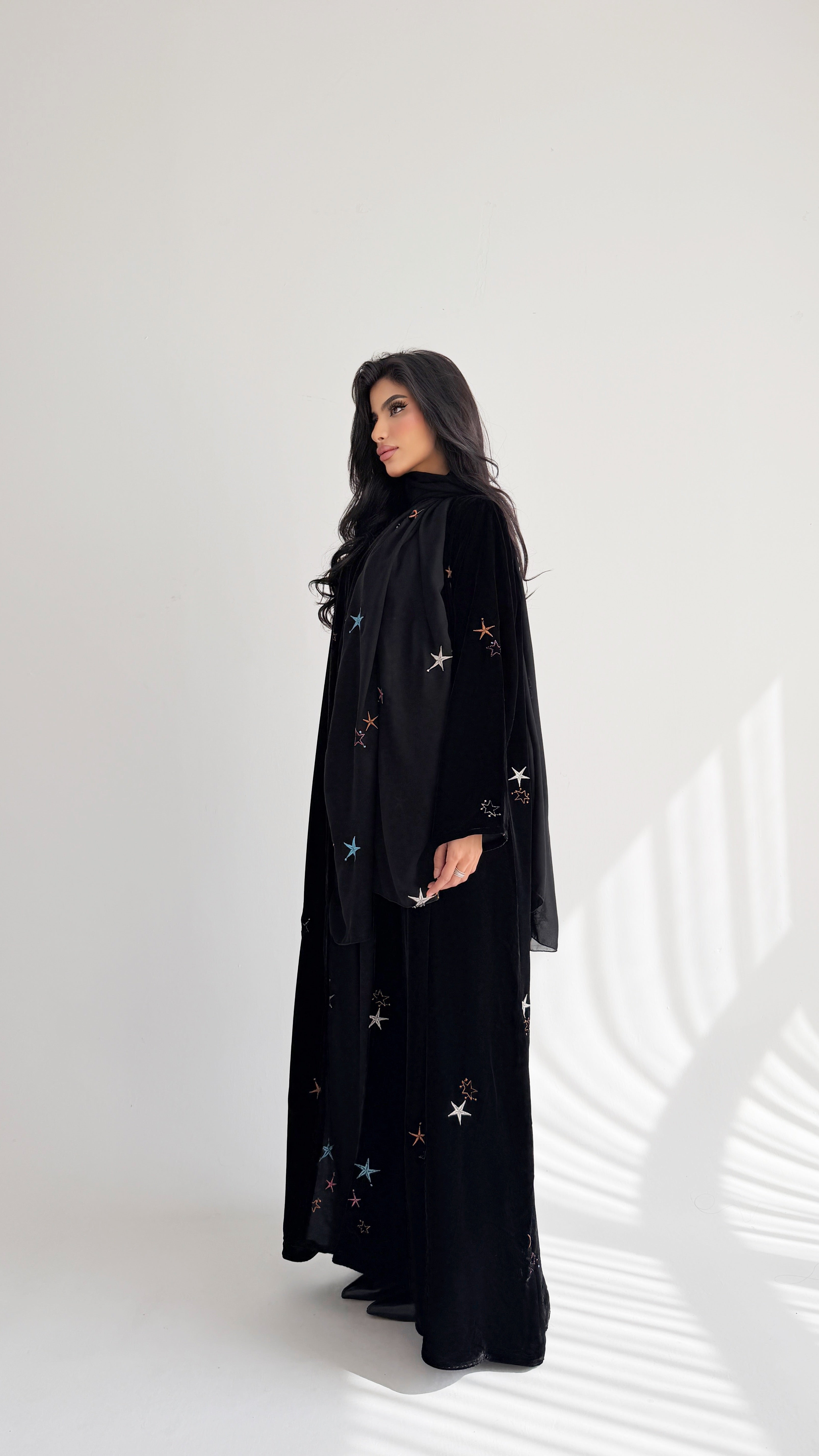 MWT845 - عباية مخمل تطريز نجمات - Aya