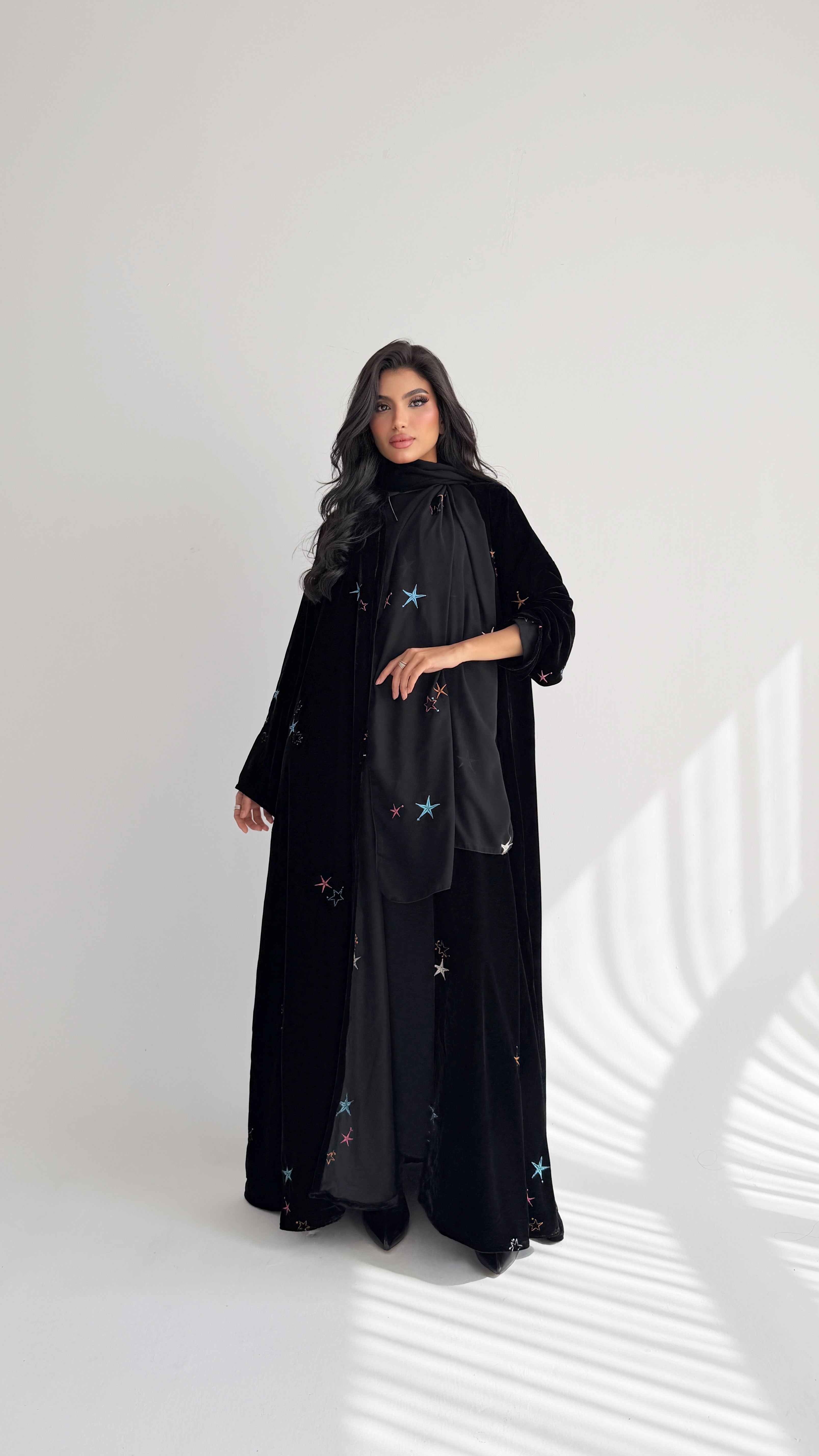 MWT845 - عباية مخمل تطريز نجمات - Aya