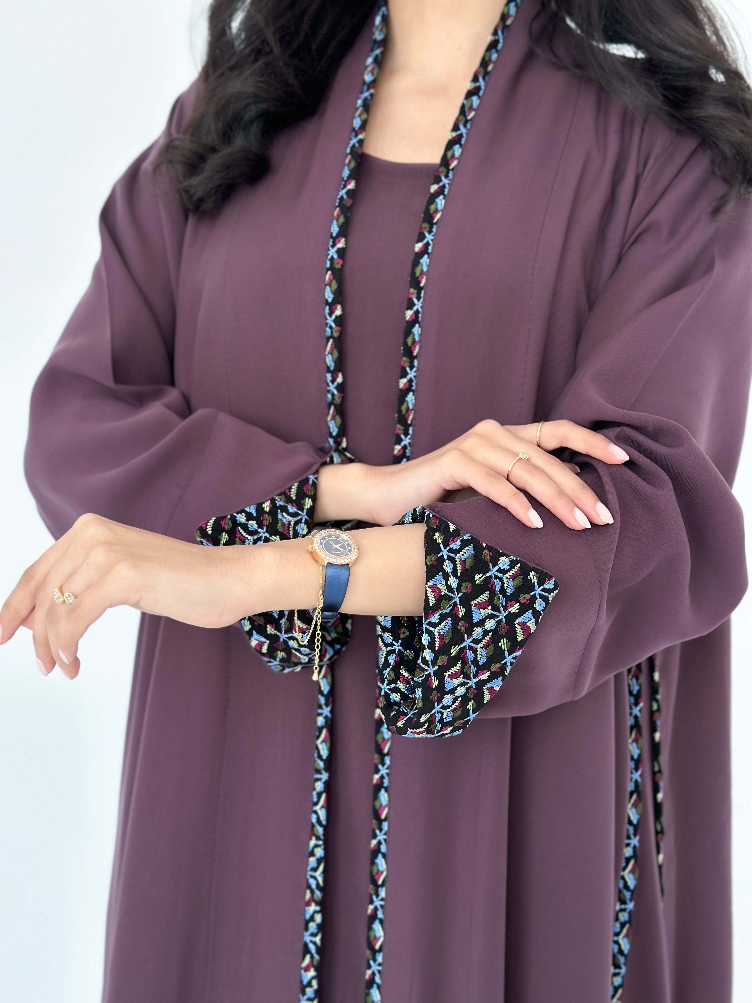 MW645 - Light Crepe Standing with Jacquard Half-Cloche
