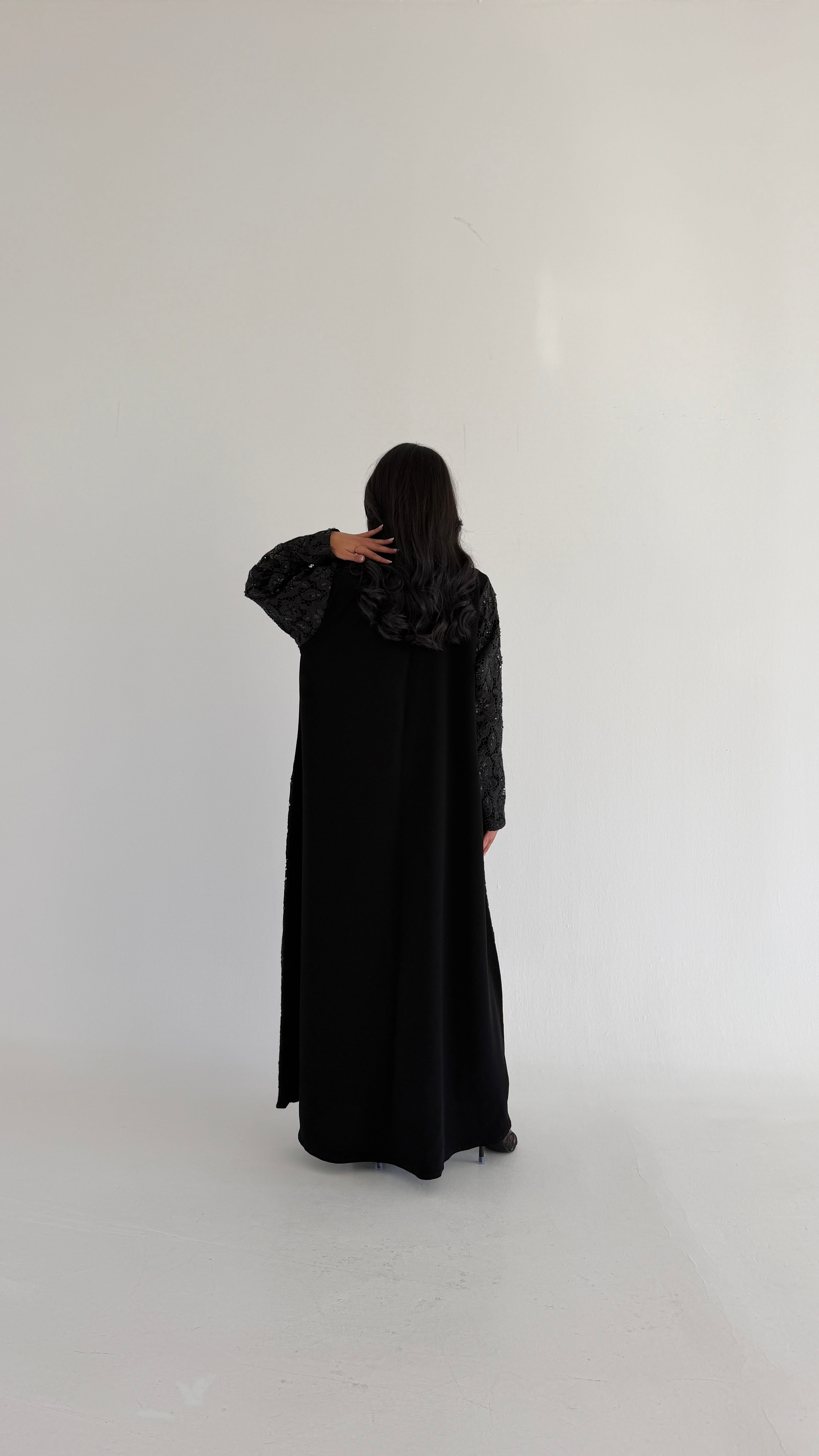 MWT2016 - عباية العيد كريب اسود مع دانتيل مورد - Aya