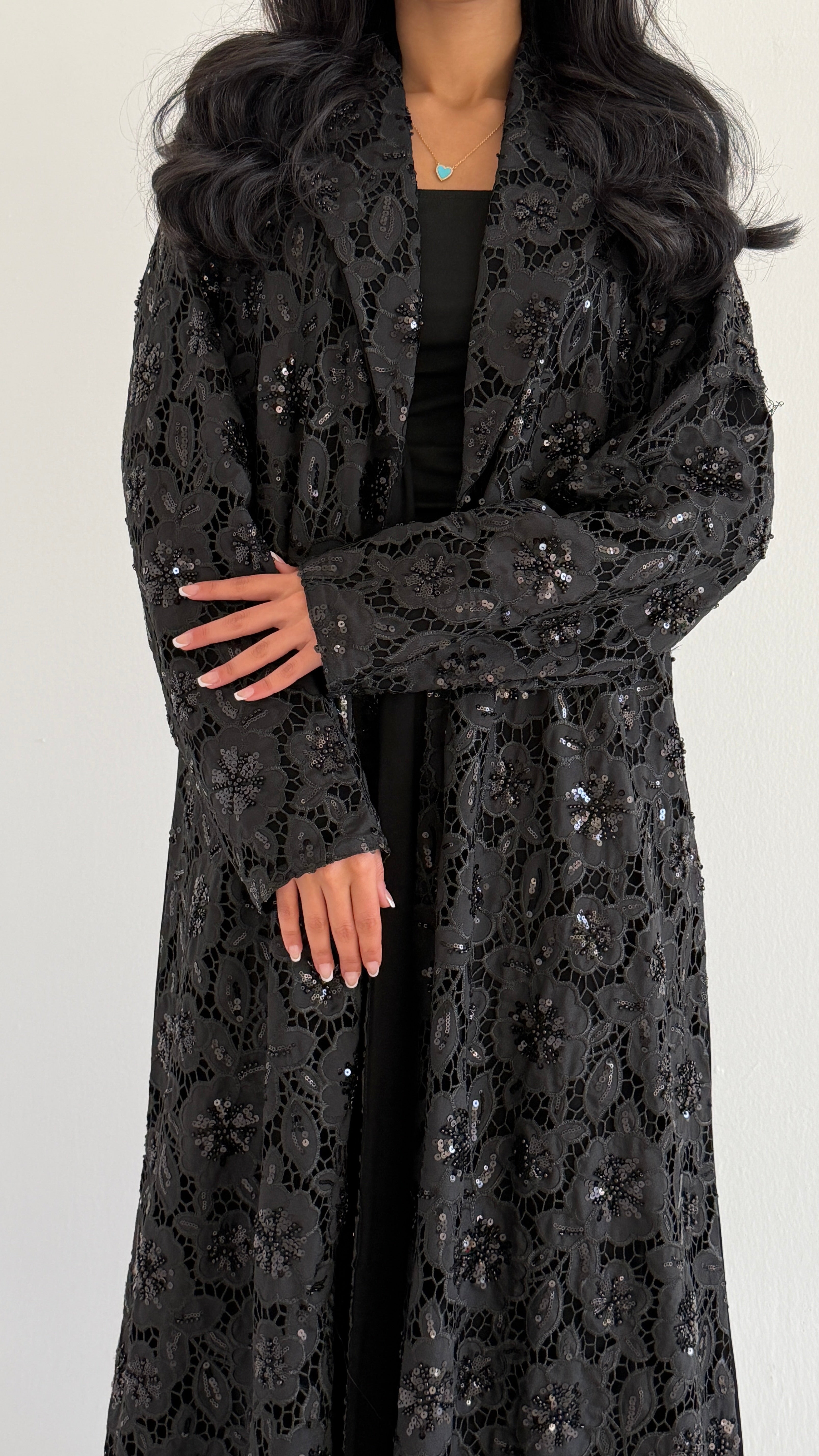 MWT2016 - عباية العيد كريب اسود مع دانتيل مورد - Aya