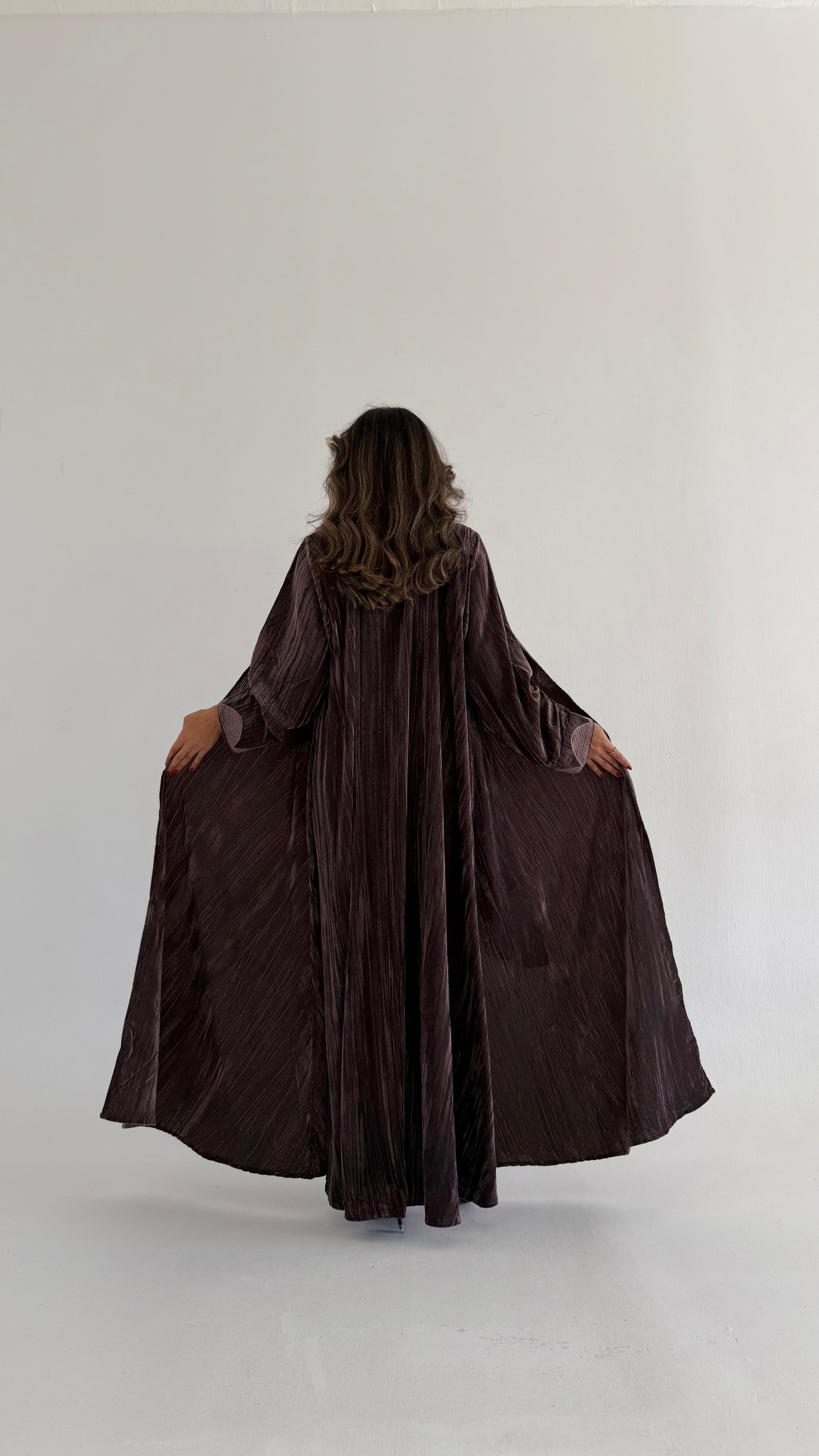 MWT681 - عباية بني مخمل مكسر مع تطريز