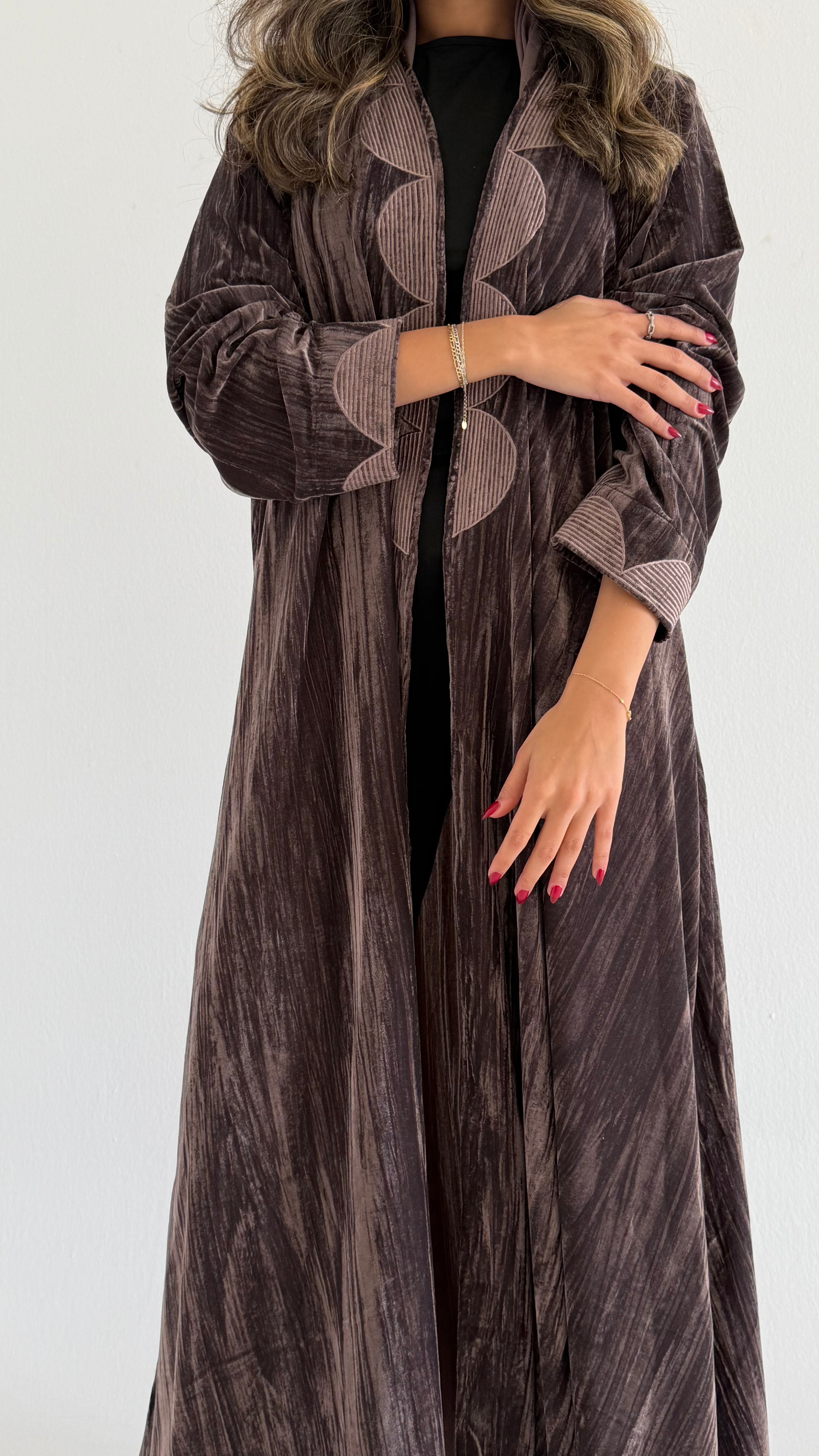 MWT681 - عباية بني مخمل مكسر مع تطريز