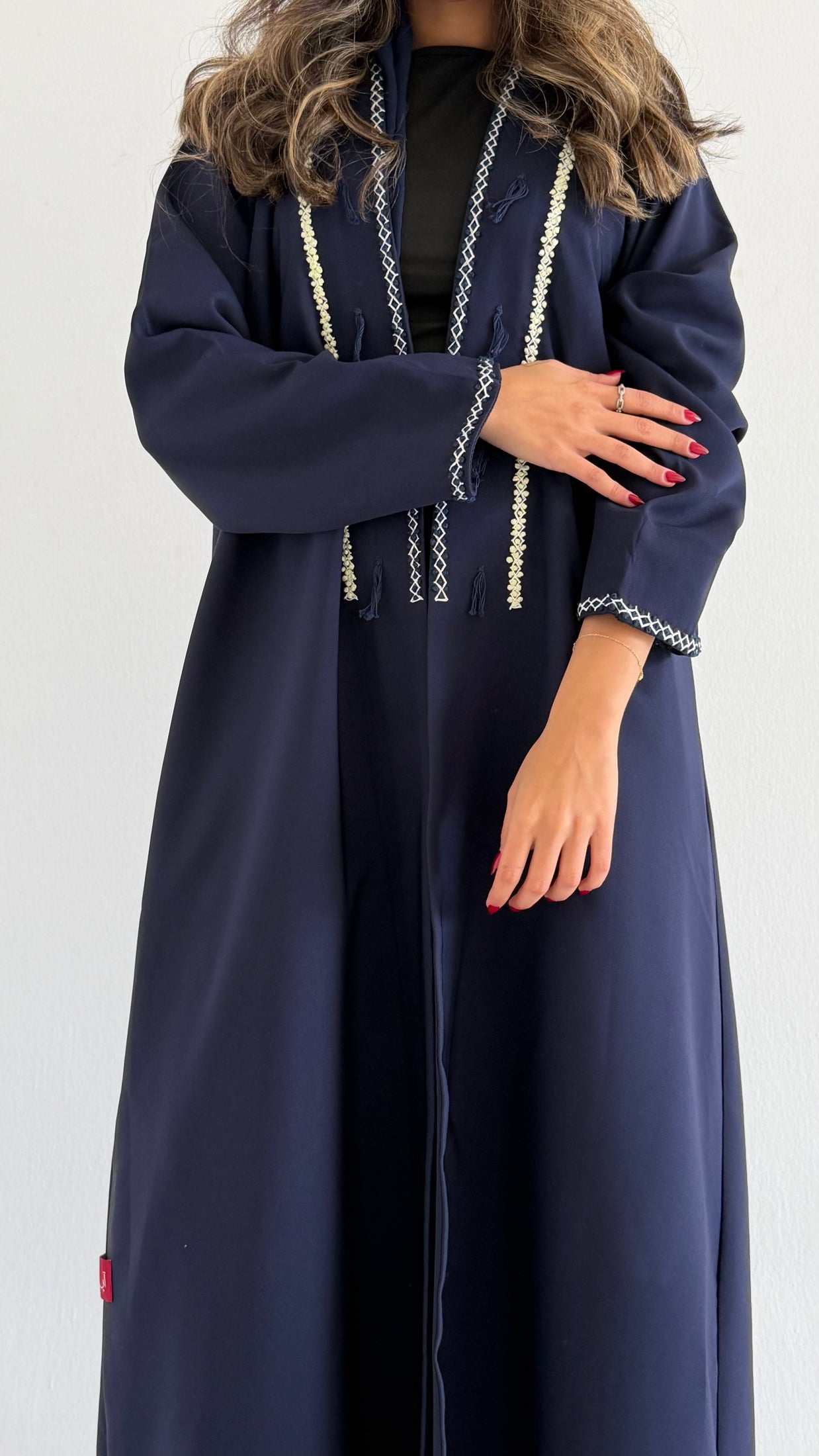 MWT661 - عباية كحلي تطريز من الامام - Aya