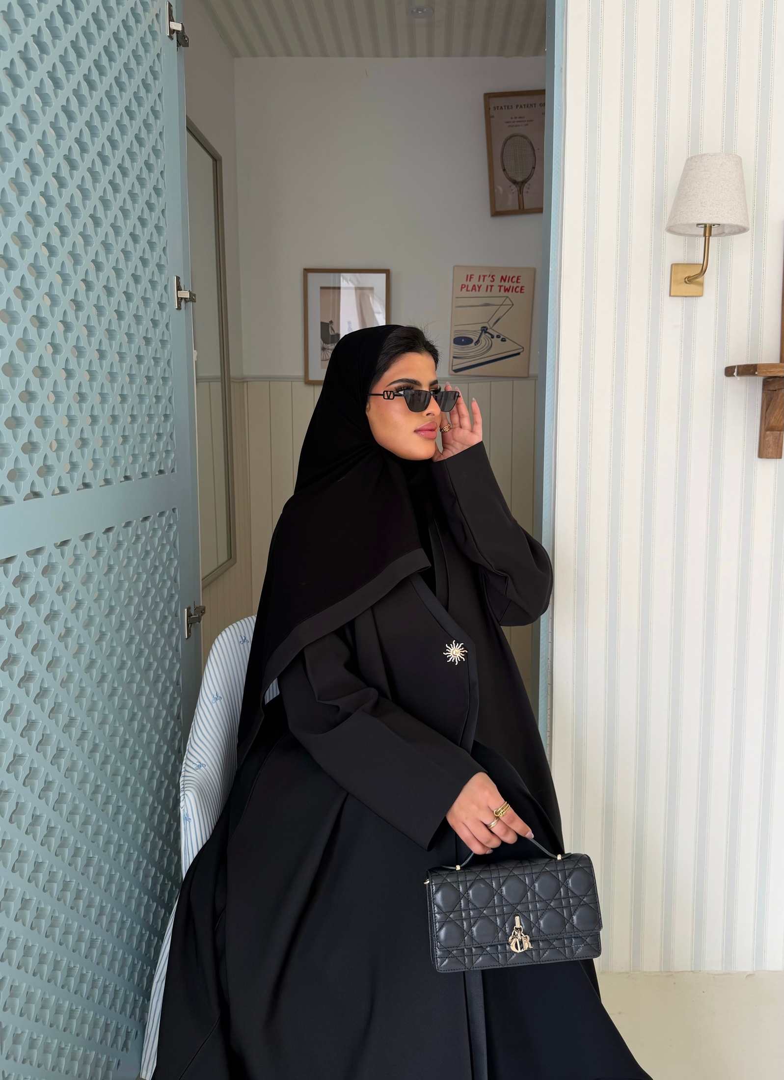 MWT4309 - عباية باربي سوداء بتداخل تفتة - Aya