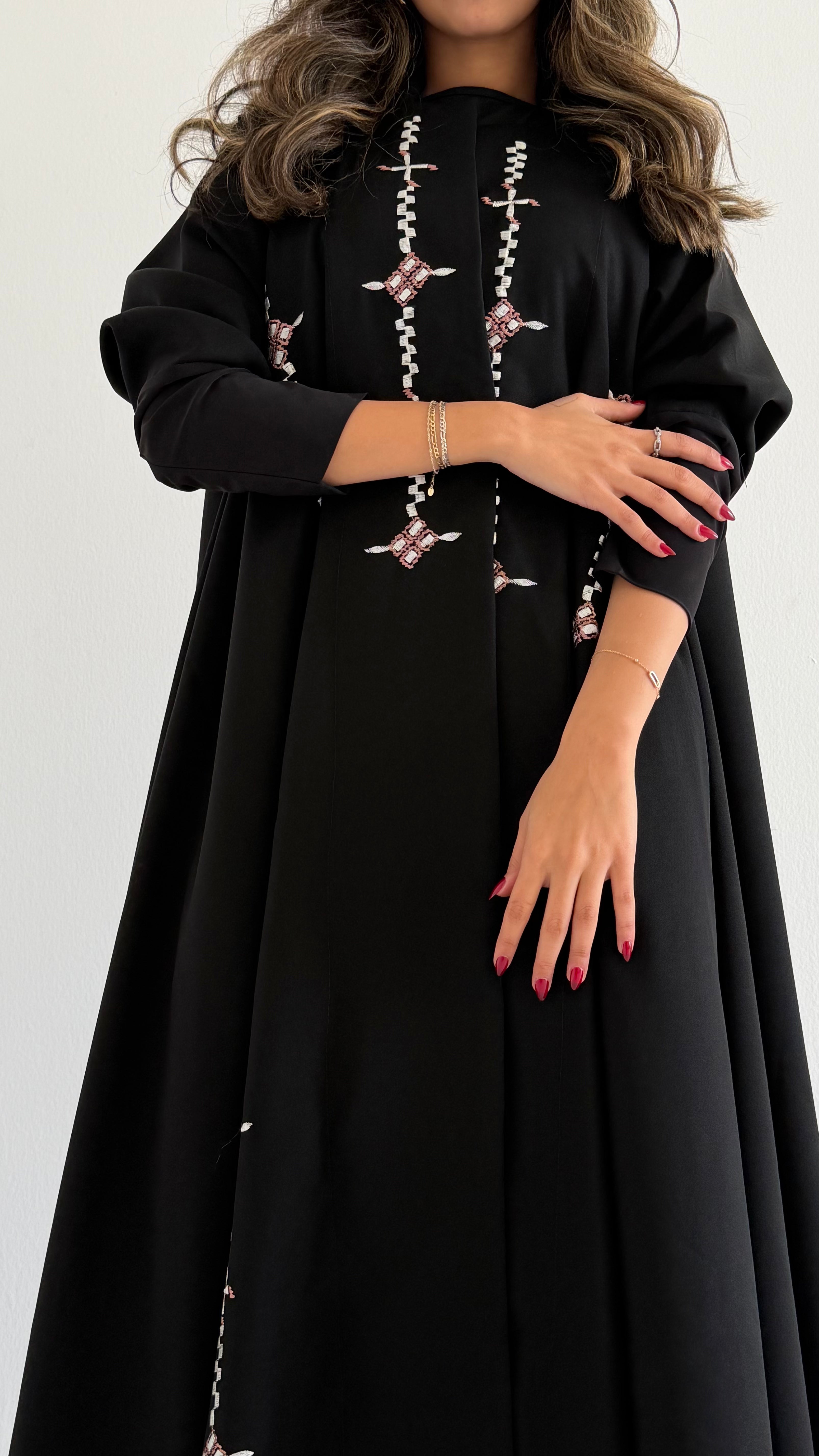 MWT640 - عباية اسود تطريز