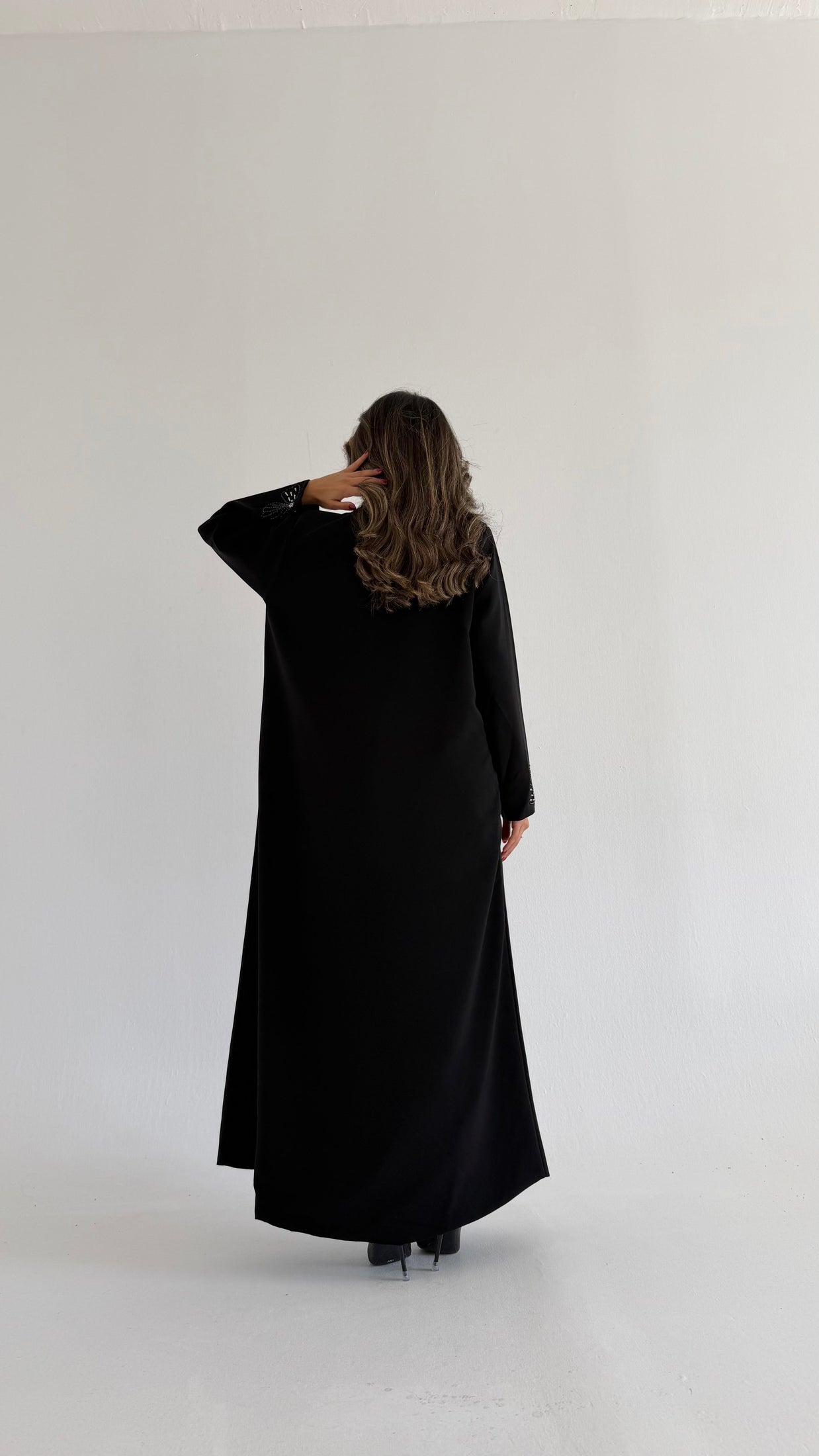 MW1793 - عباية قماش كوبرا شغل يدوي - Aya