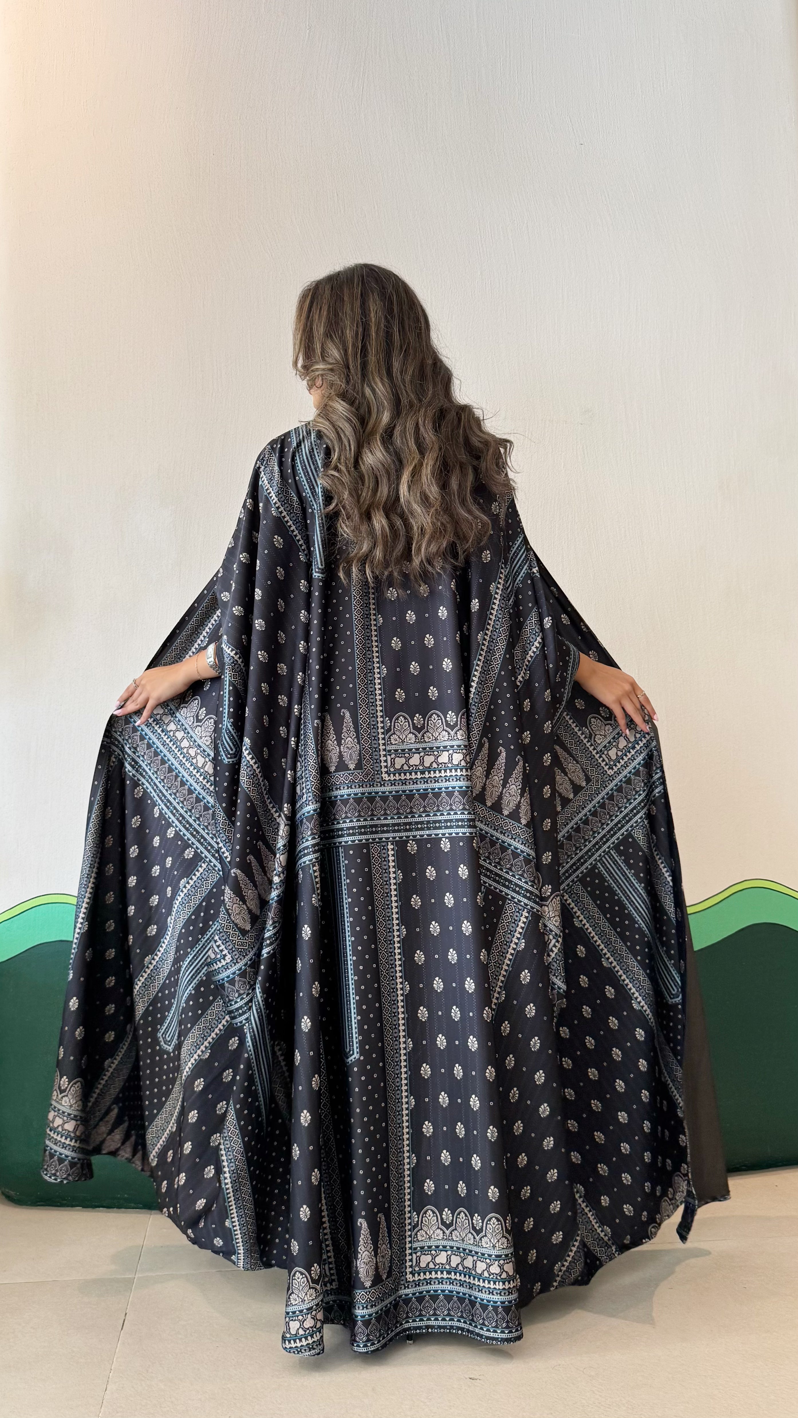MW645 - Light Crepe Standing with Jacquard Half-Cloche