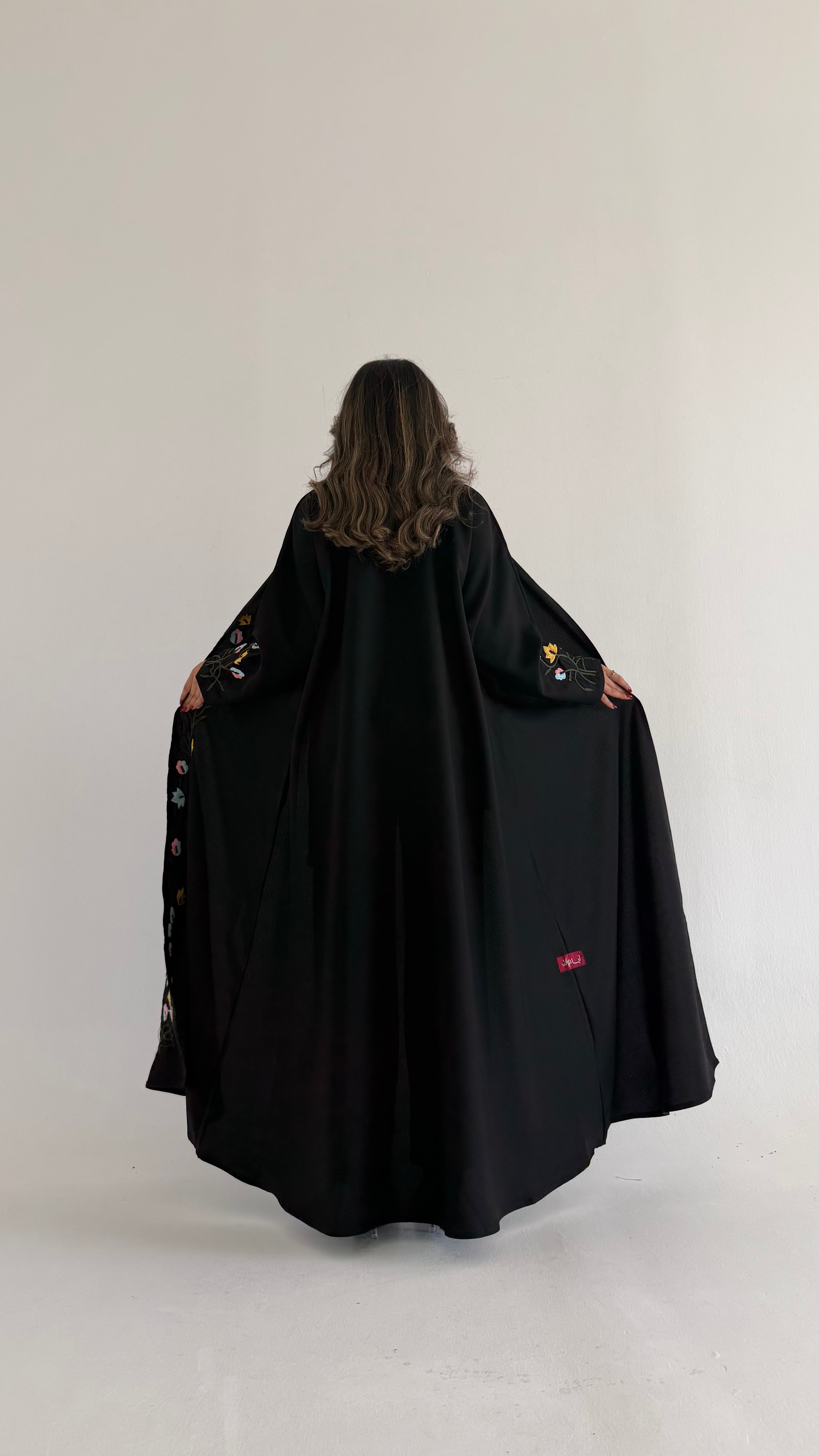 MWT638 - عبايه اسود تطريز وردات