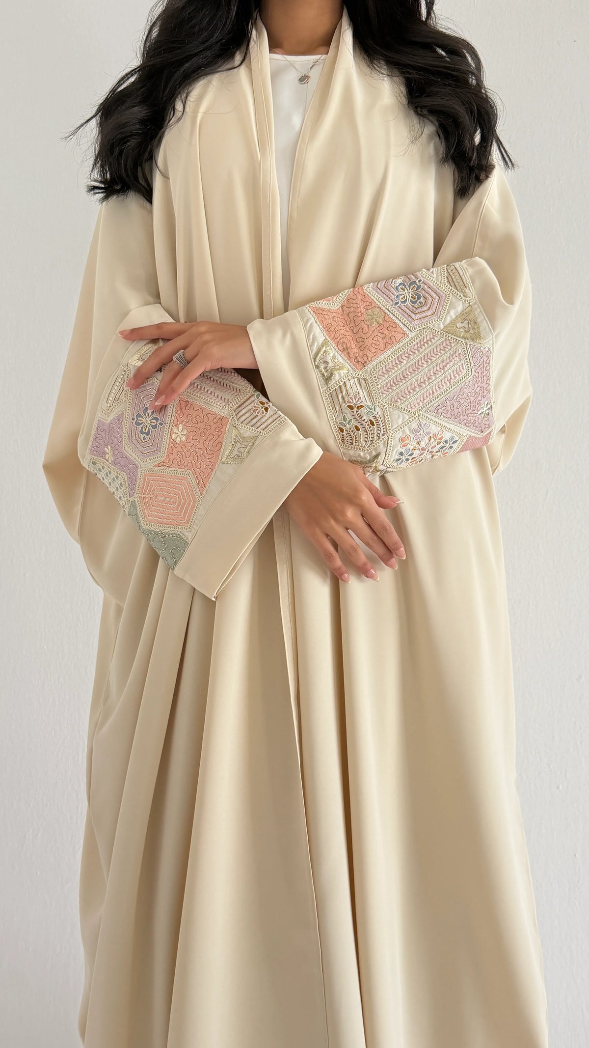 MWT5236 - قماش بيج ناعم يومي مع تدخيلات كلفة - Aya