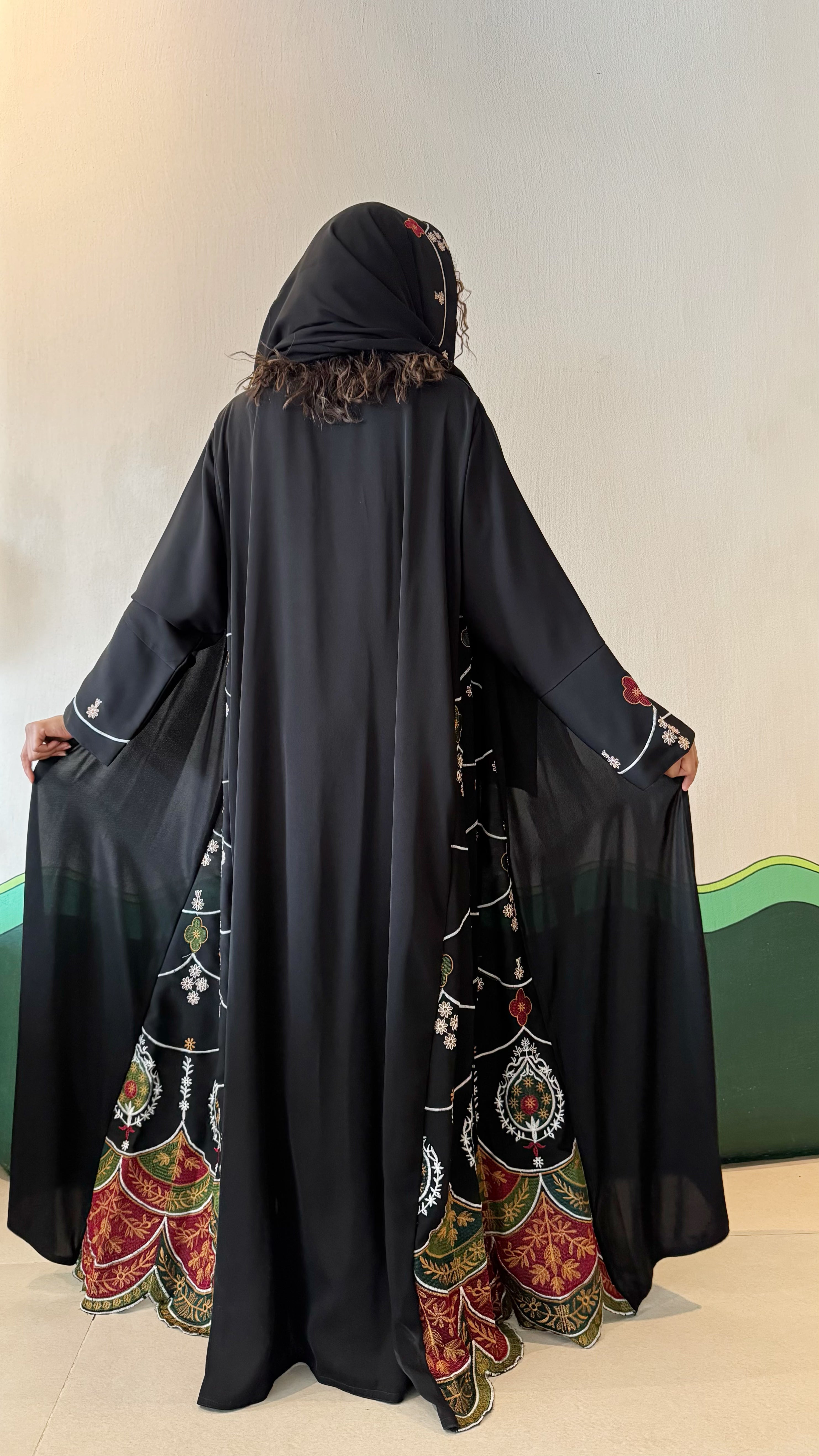 MW645 - Light Crepe Standing with Jacquard Half-Cloche