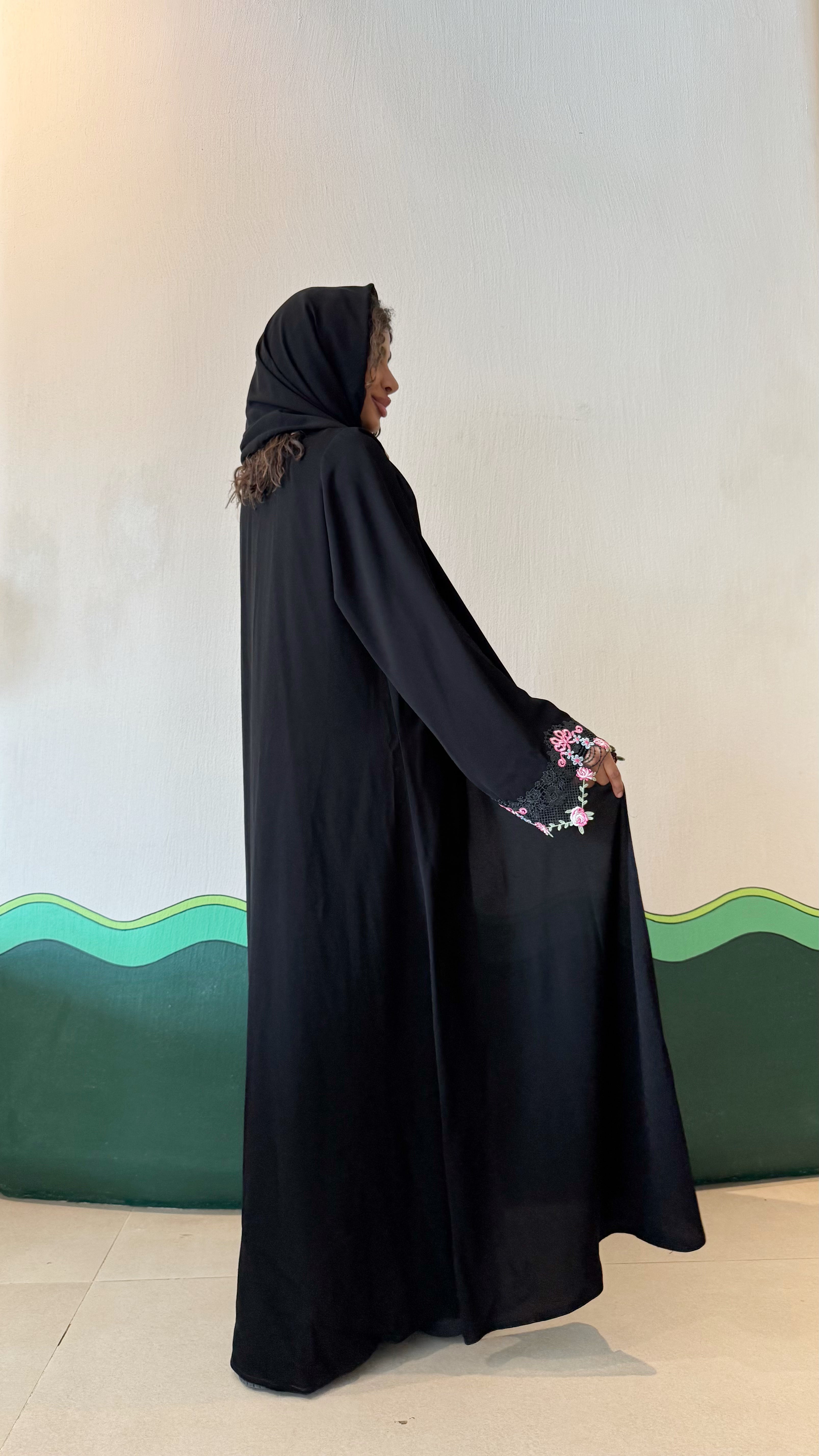 MW645 - Light Crepe Standing with Jacquard Half-Cloche