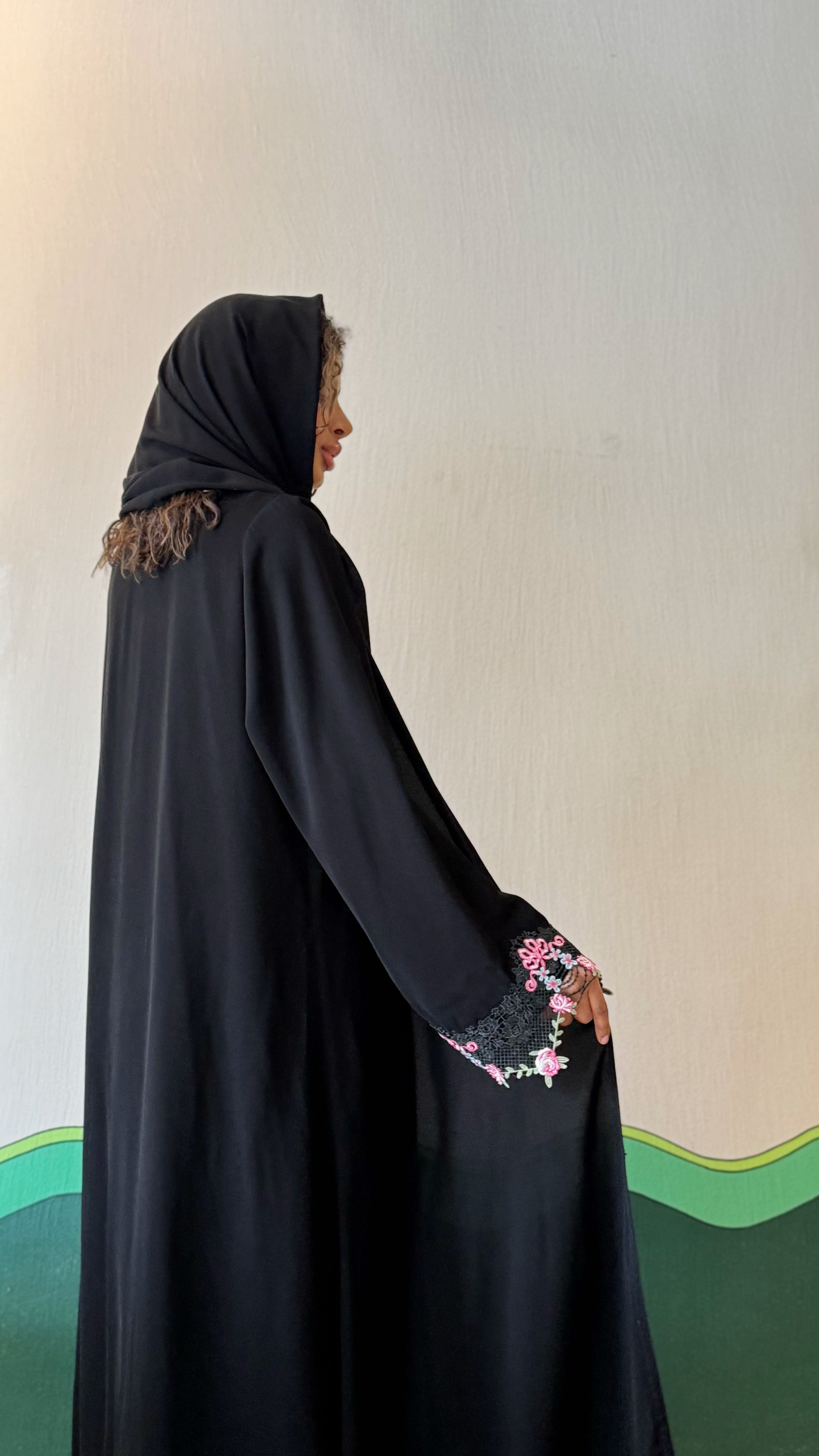 MW645 - Light Crepe Standing with Jacquard Half-Cloche