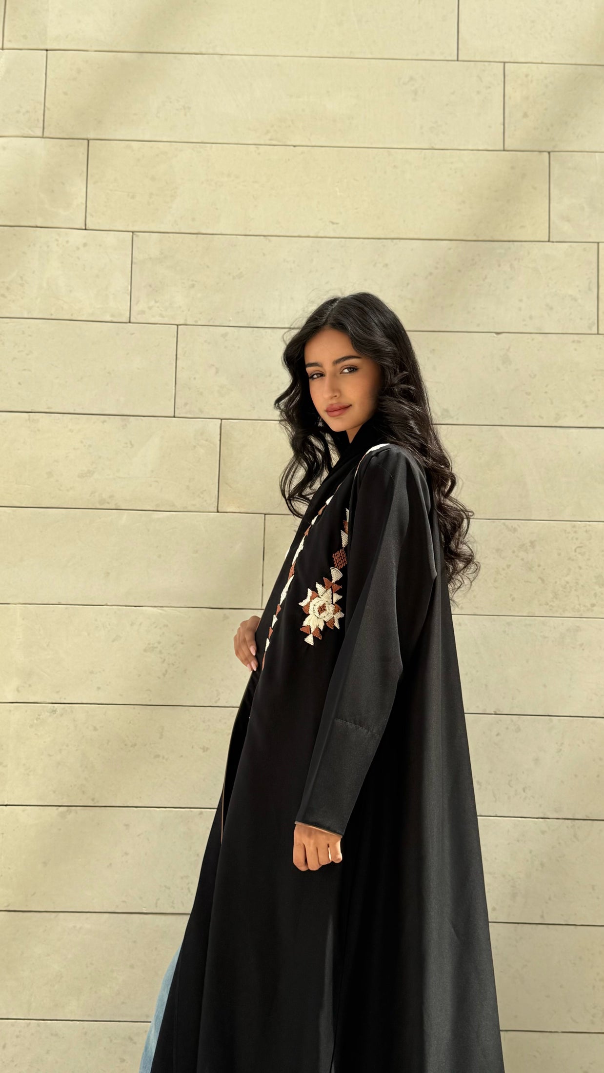 MWT378 - عباية اسود مع شك - Aya