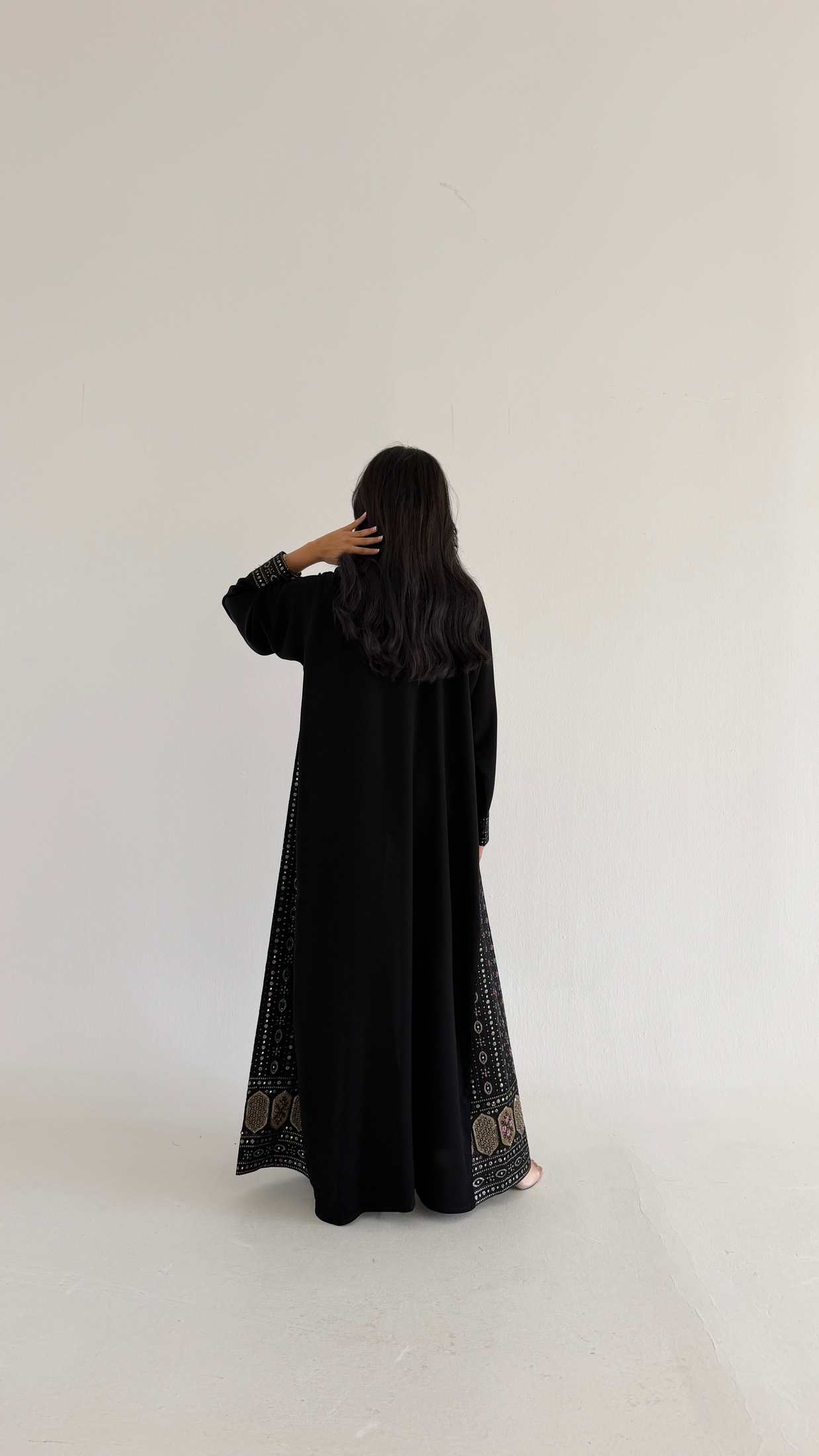 MWT5036 -قماش كريب اسود مع تطريز رمضاني قصة كلوش - Aya