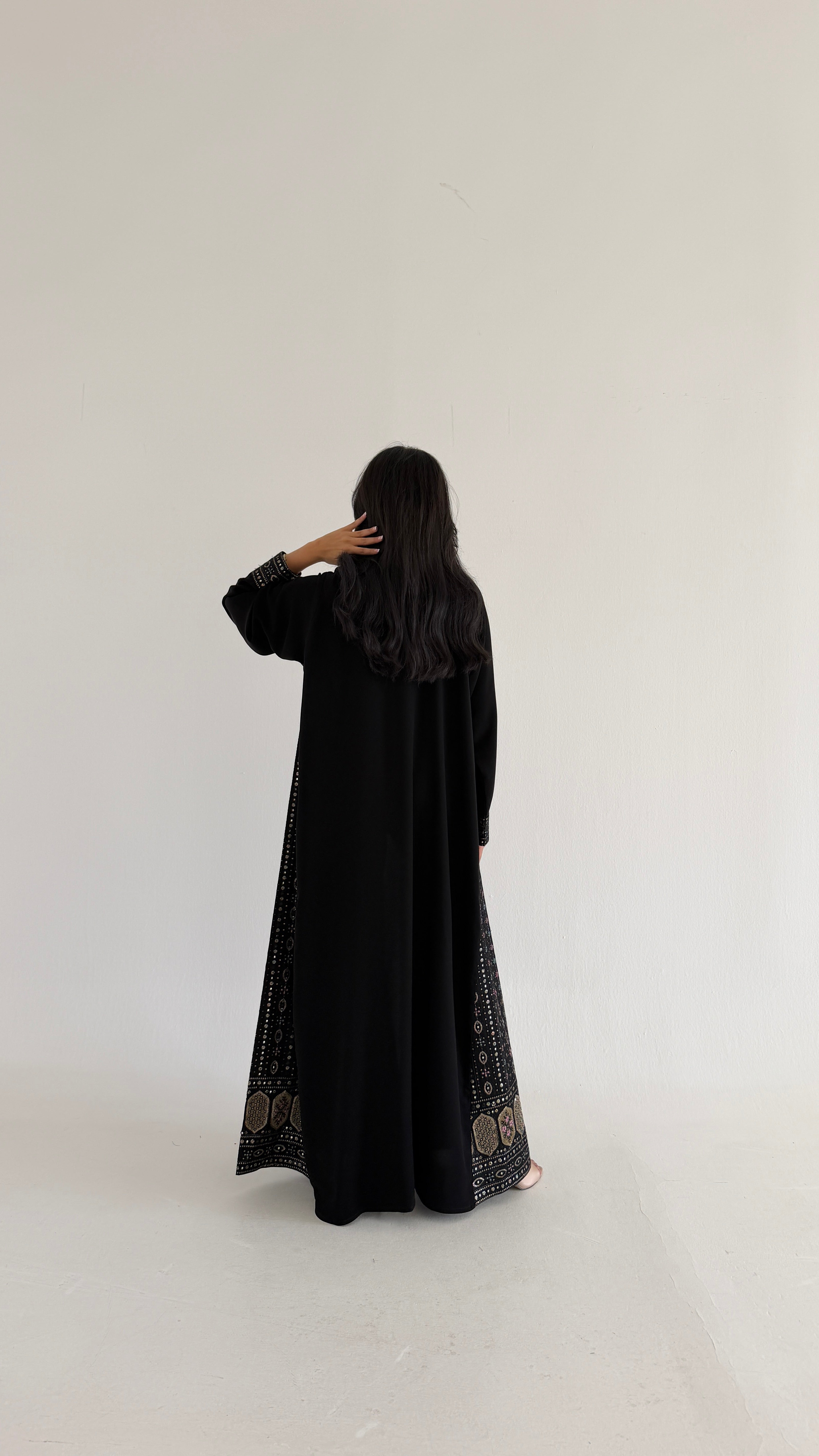 MWT5036 -قماش كريب اسود مع تطريز رمضاني قصة كلوش - Aya