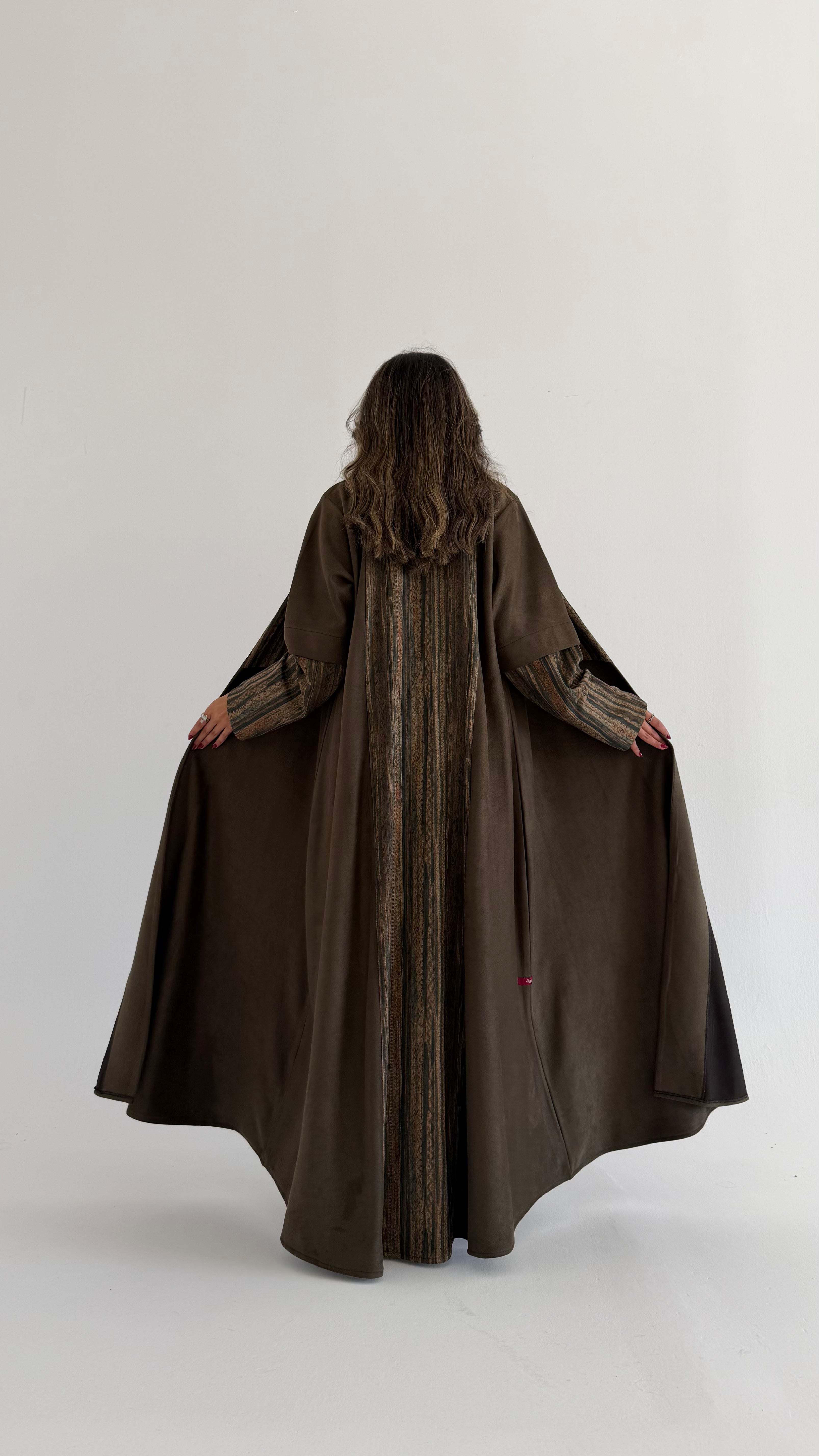 MWT891 - عباية شامواه زيتي مع تدخيله