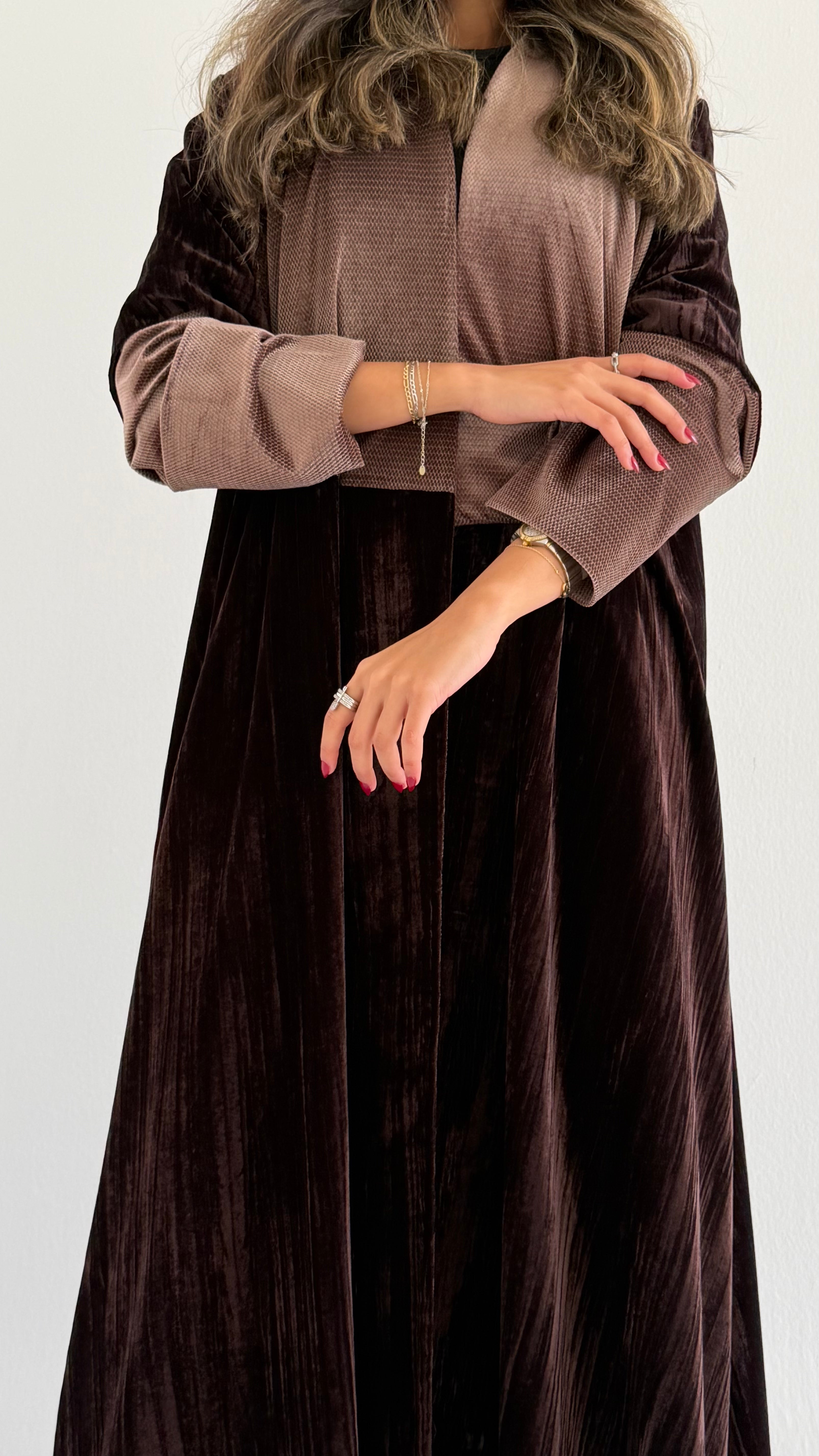 MWT893 - عباية مخمل مع تدخيلة - Aya