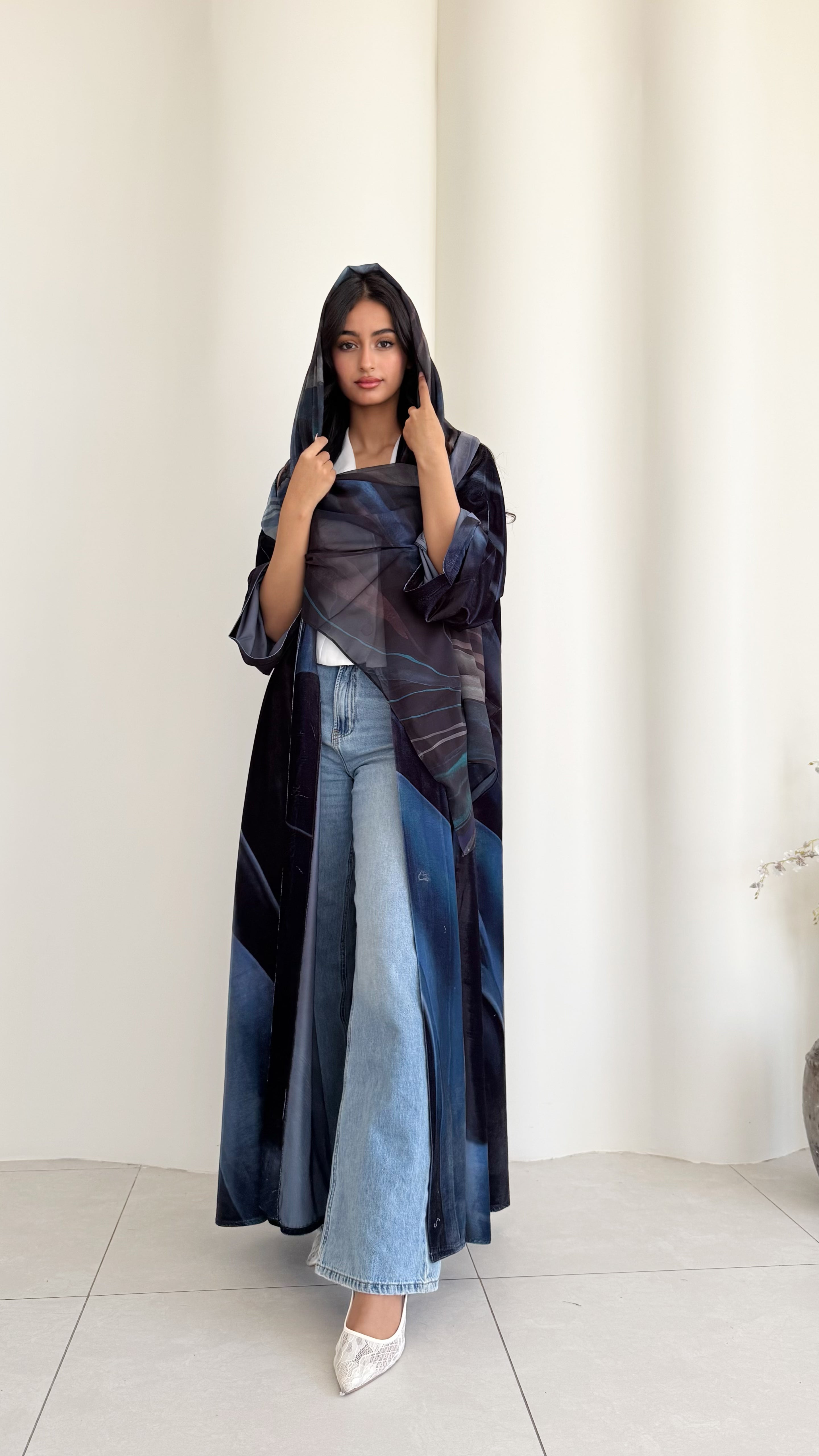 MW645 - Light Crepe Standing with Jacquard Half-Cloche